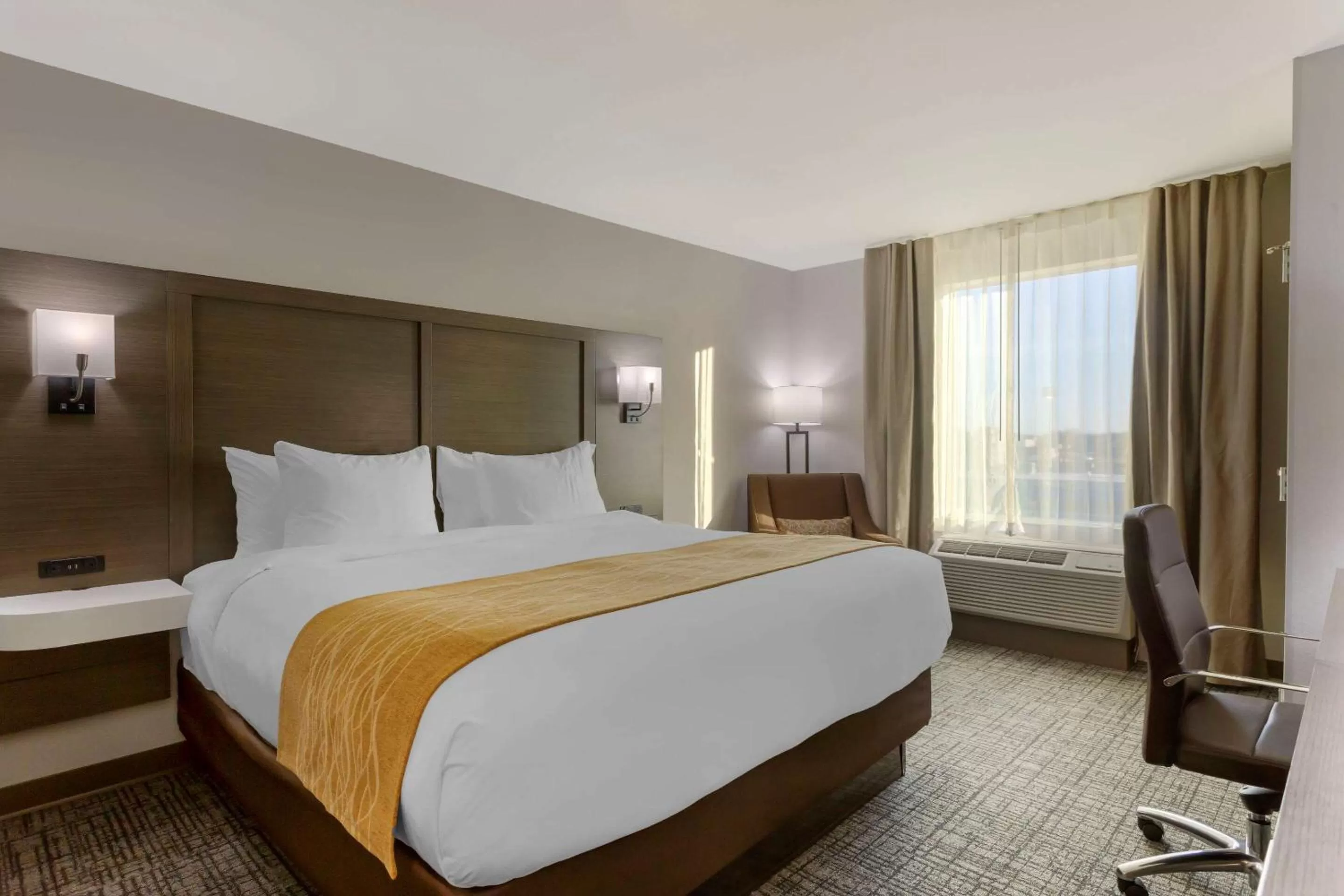 Photo of the whole room, Bed in Comfort Inn Jonesboro