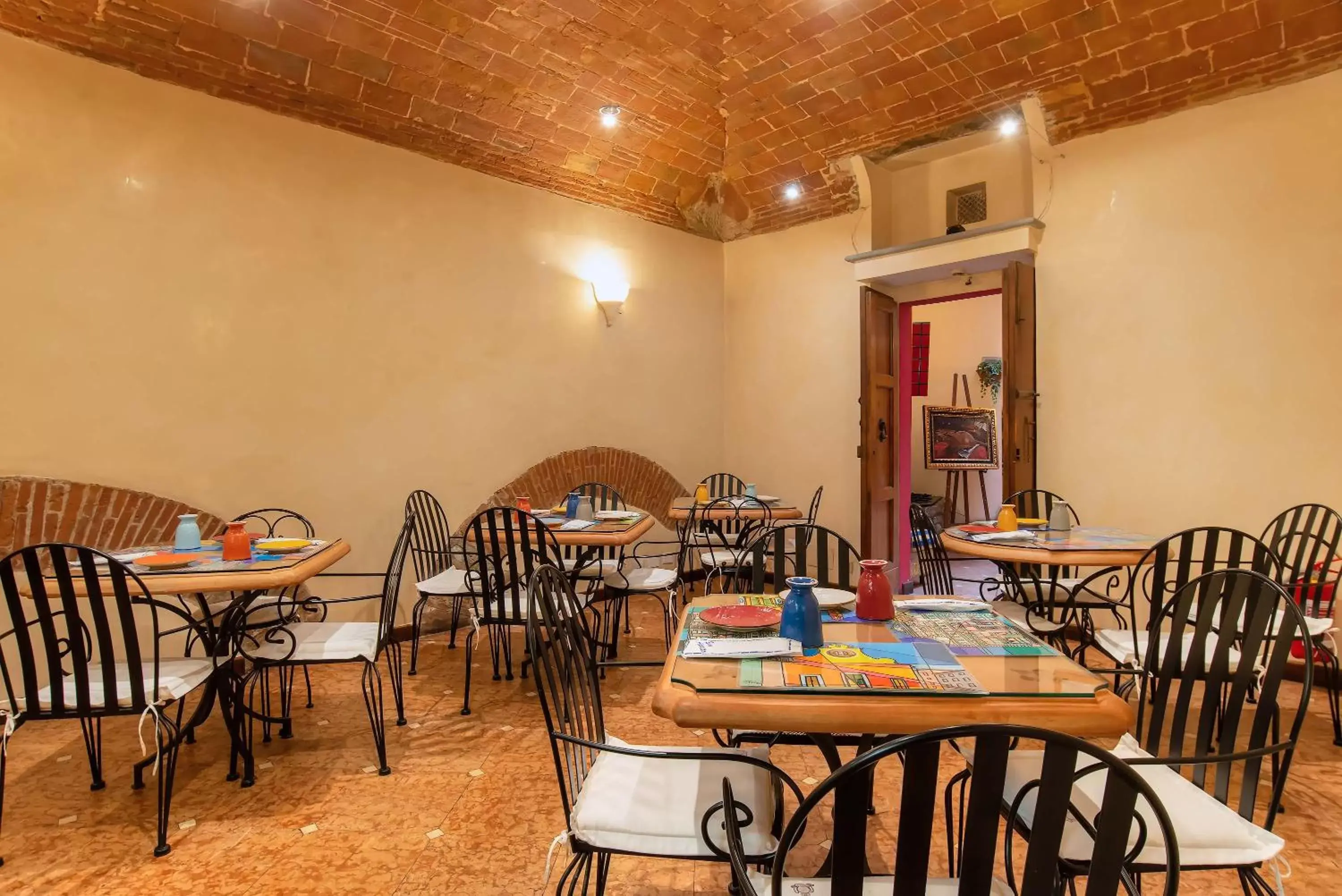Restaurant/Places to Eat in Hotel Porta Faenza