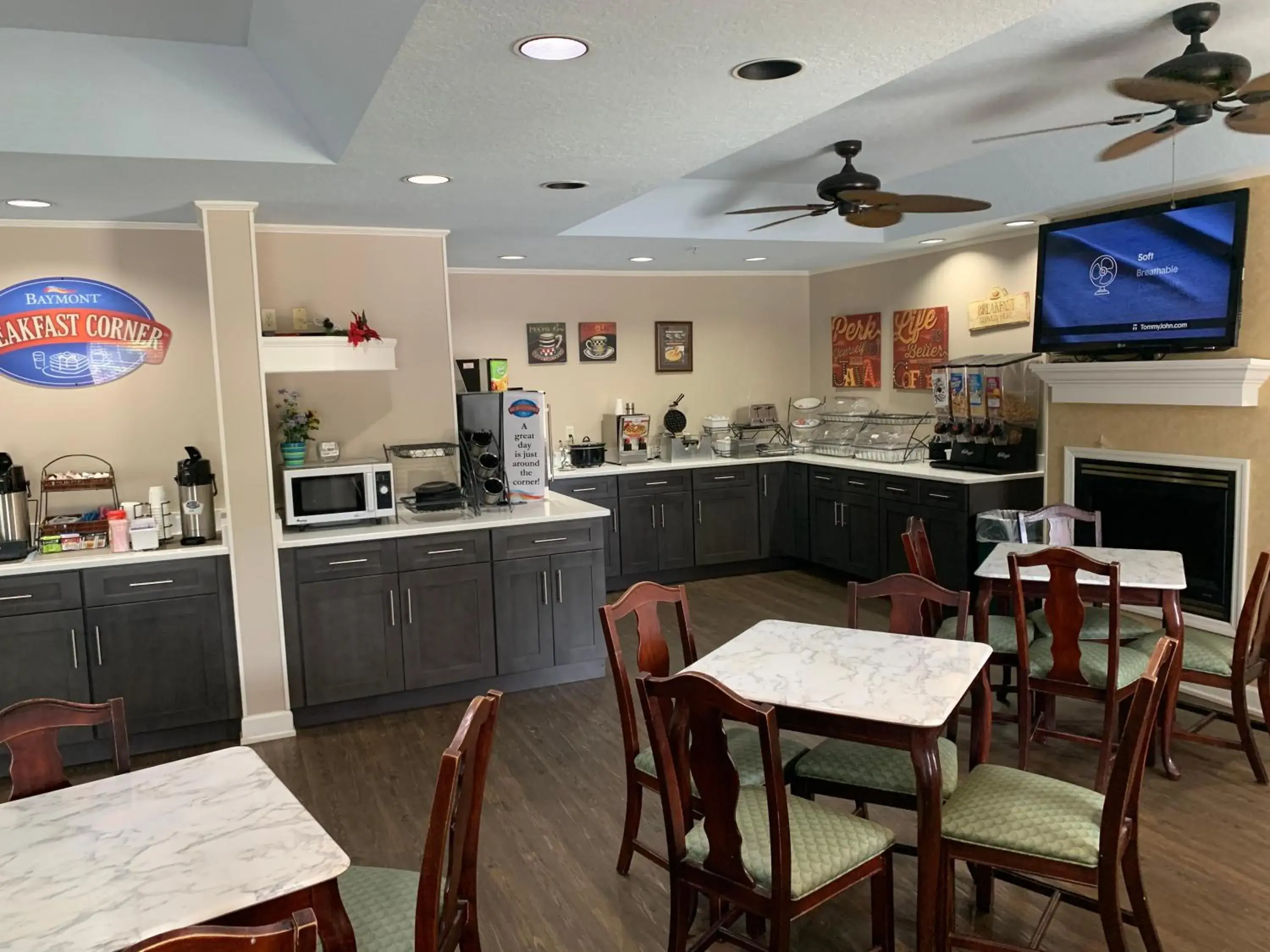 Restaurant/Places to Eat in Baymont by Wyndham Ormond Beach