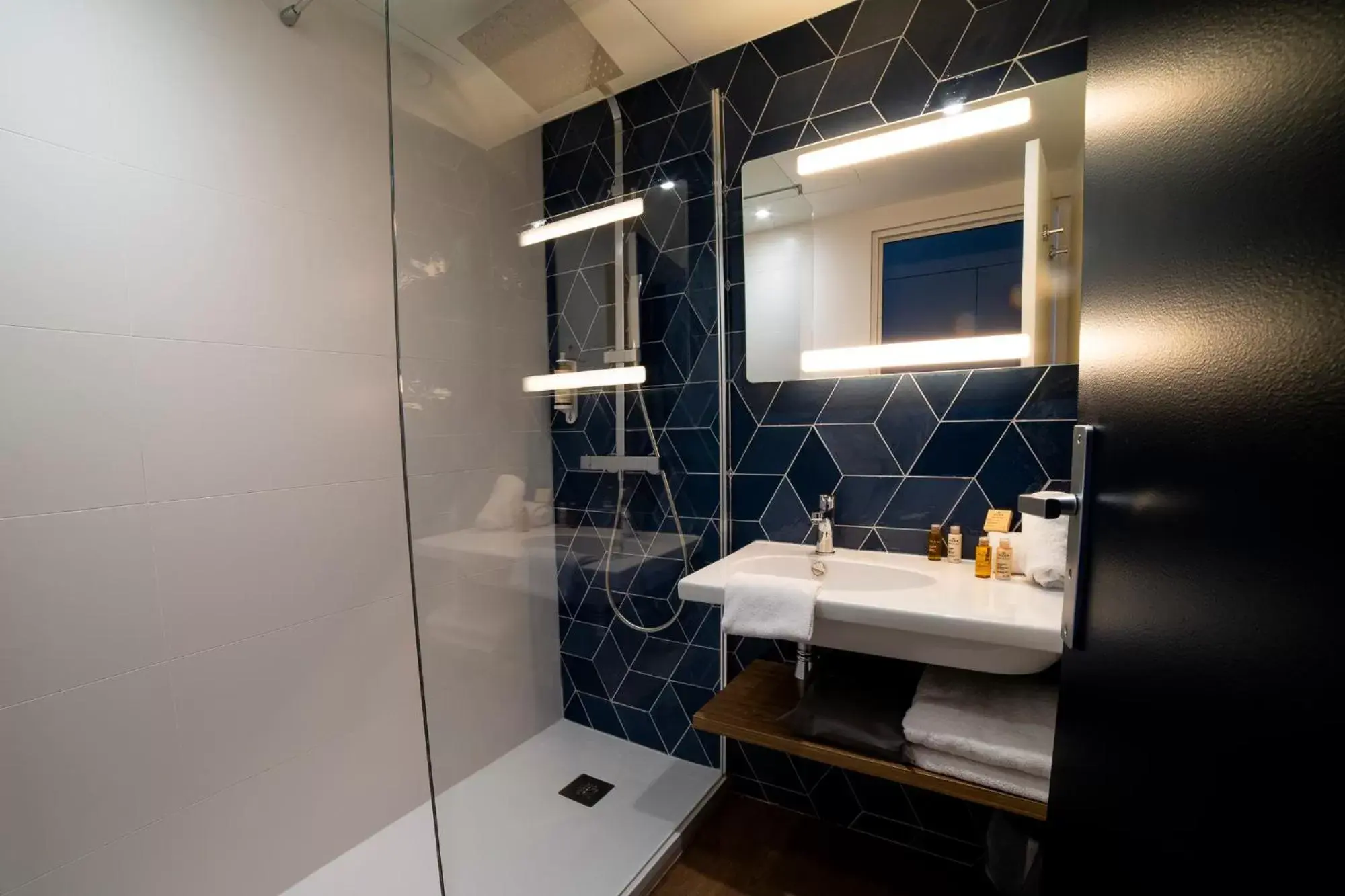 Bathroom in Mercure Thalasso & Spa Port Fréjus