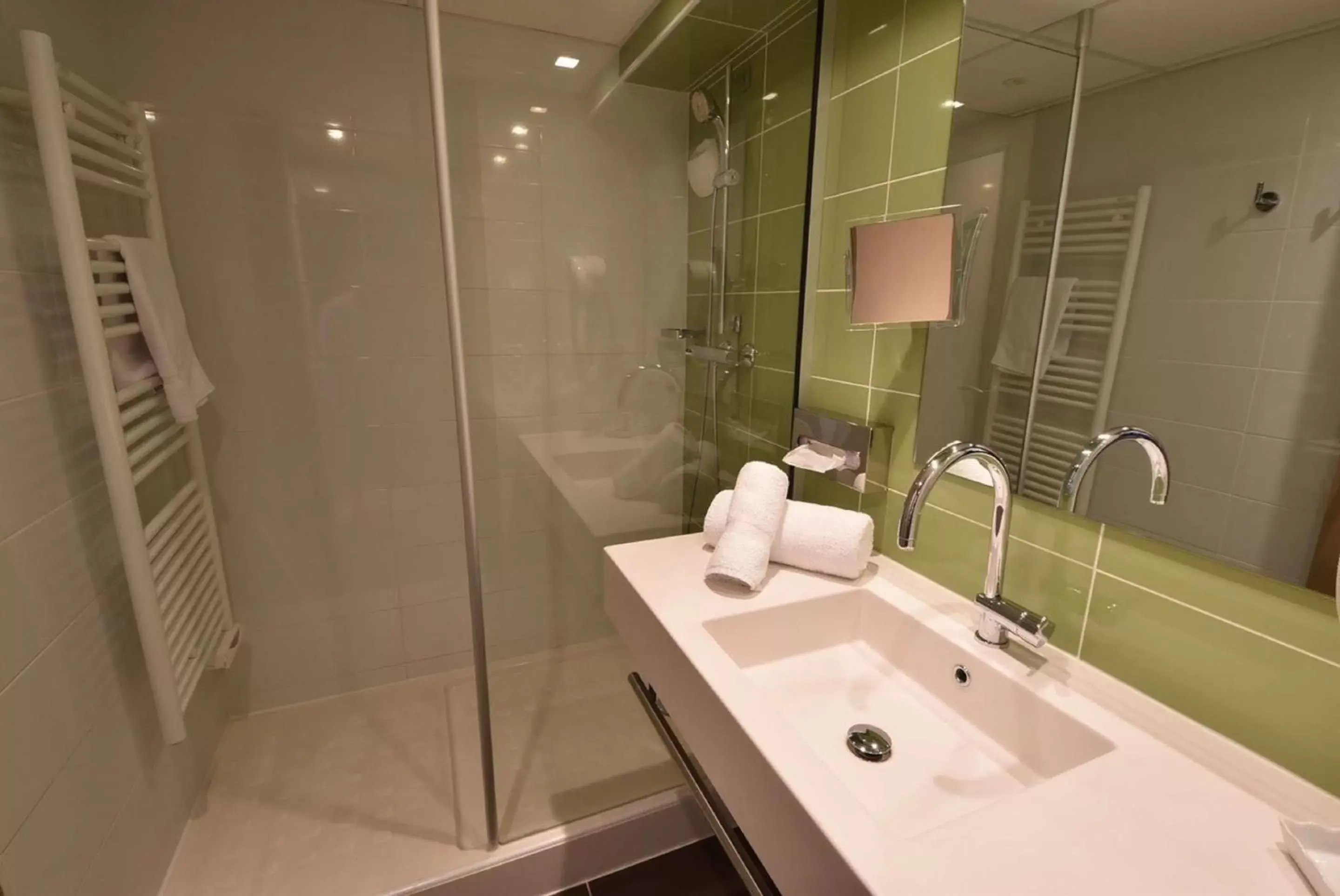 Bathroom in Hotel Le Quercy - Sure Hotel Collection by Best Western