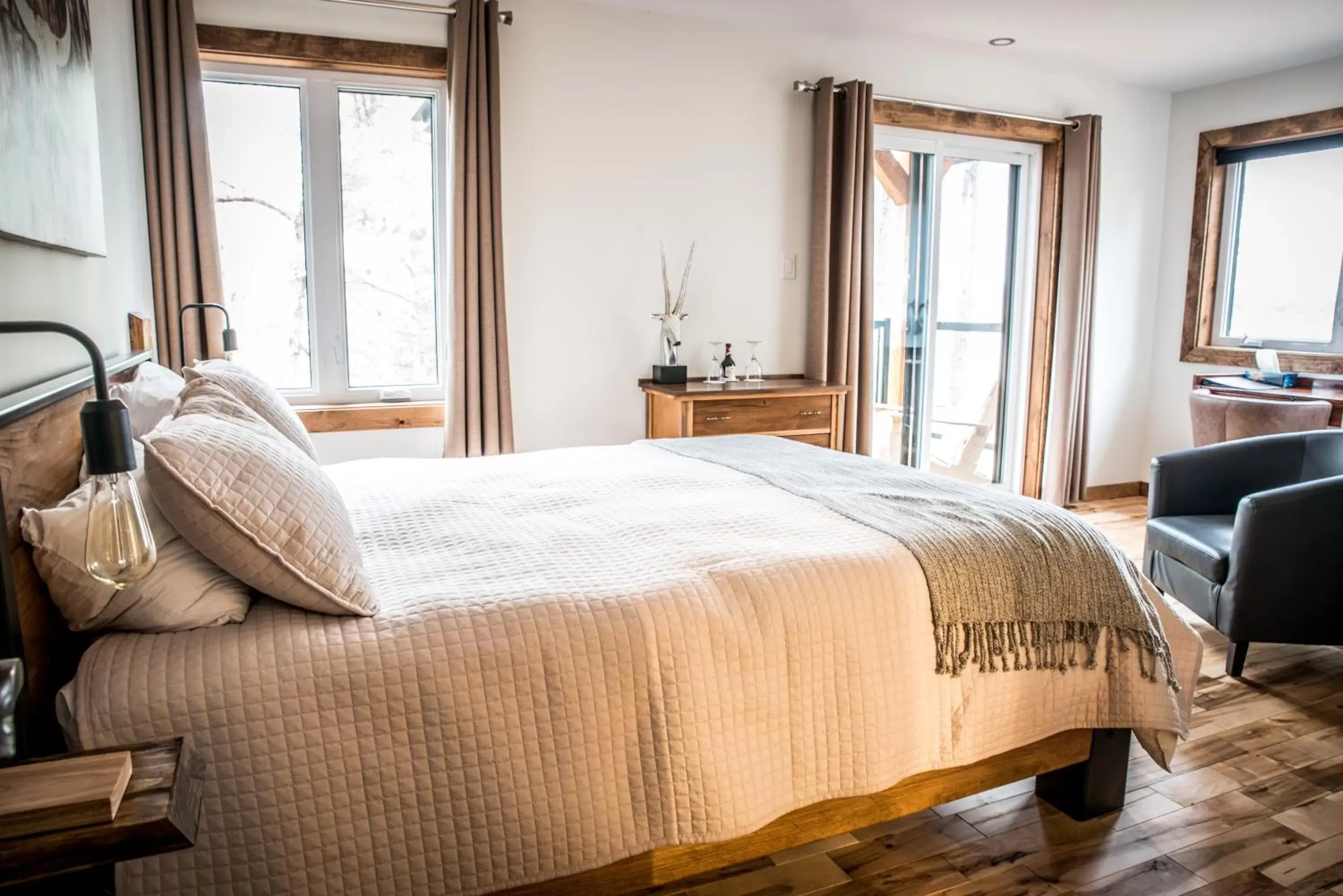 Balcony/Terrace, Bed in Gîte du Haut des Arbres