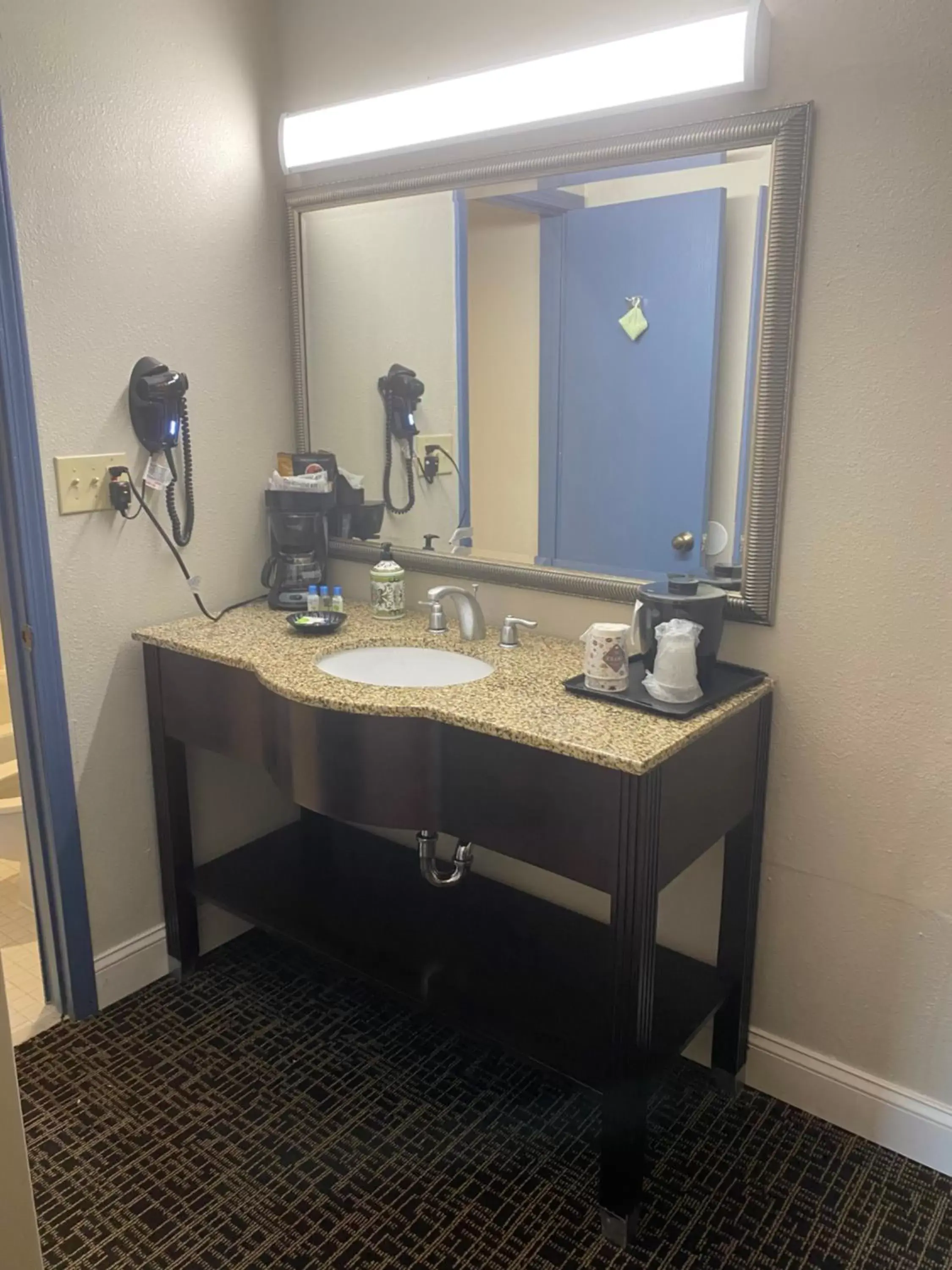 Bathroom in Fairview Inn - Greensboro Airport