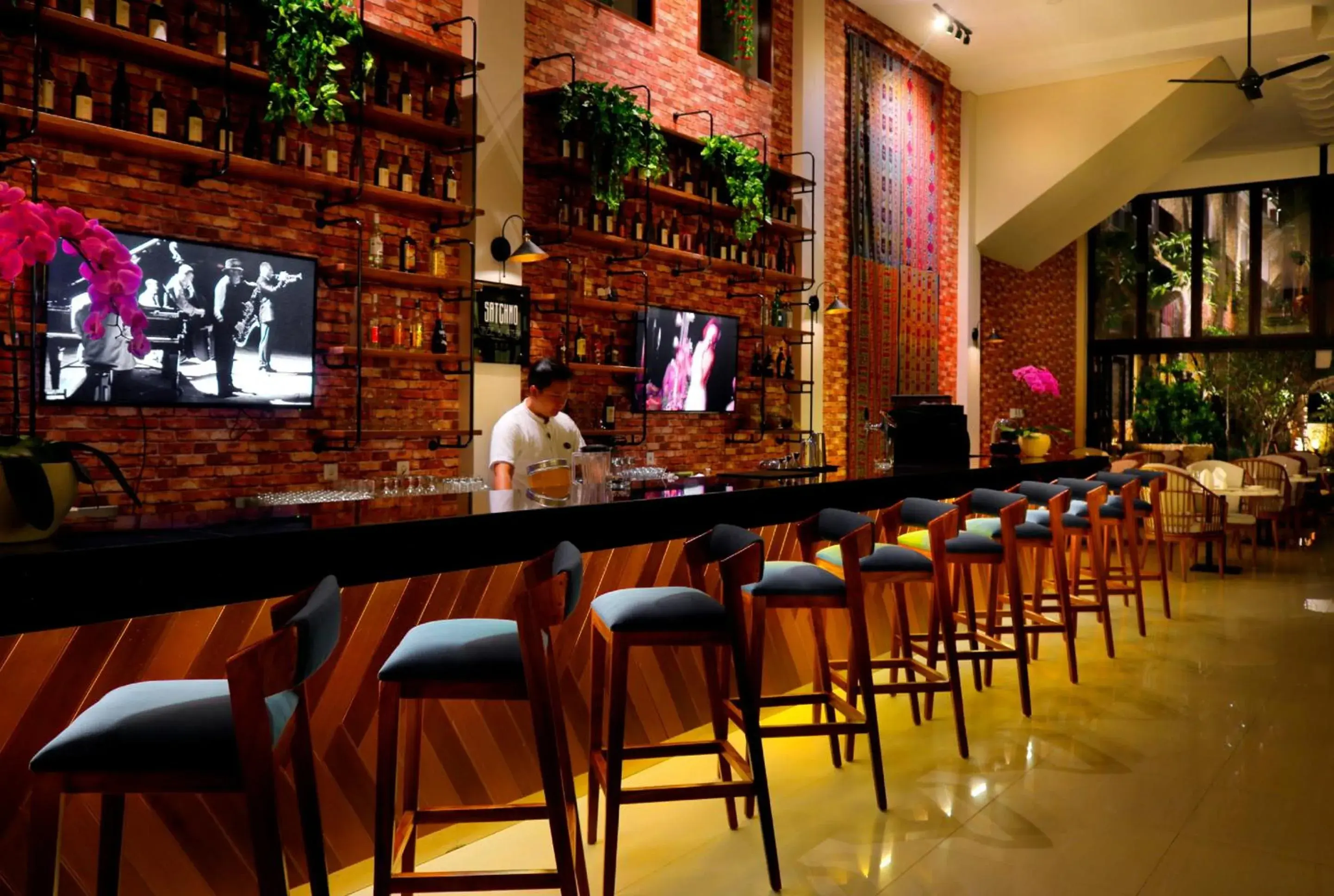 Restaurant/places to eat, Lounge/Bar in Royal Tulip Springhill Resort Jimbaran