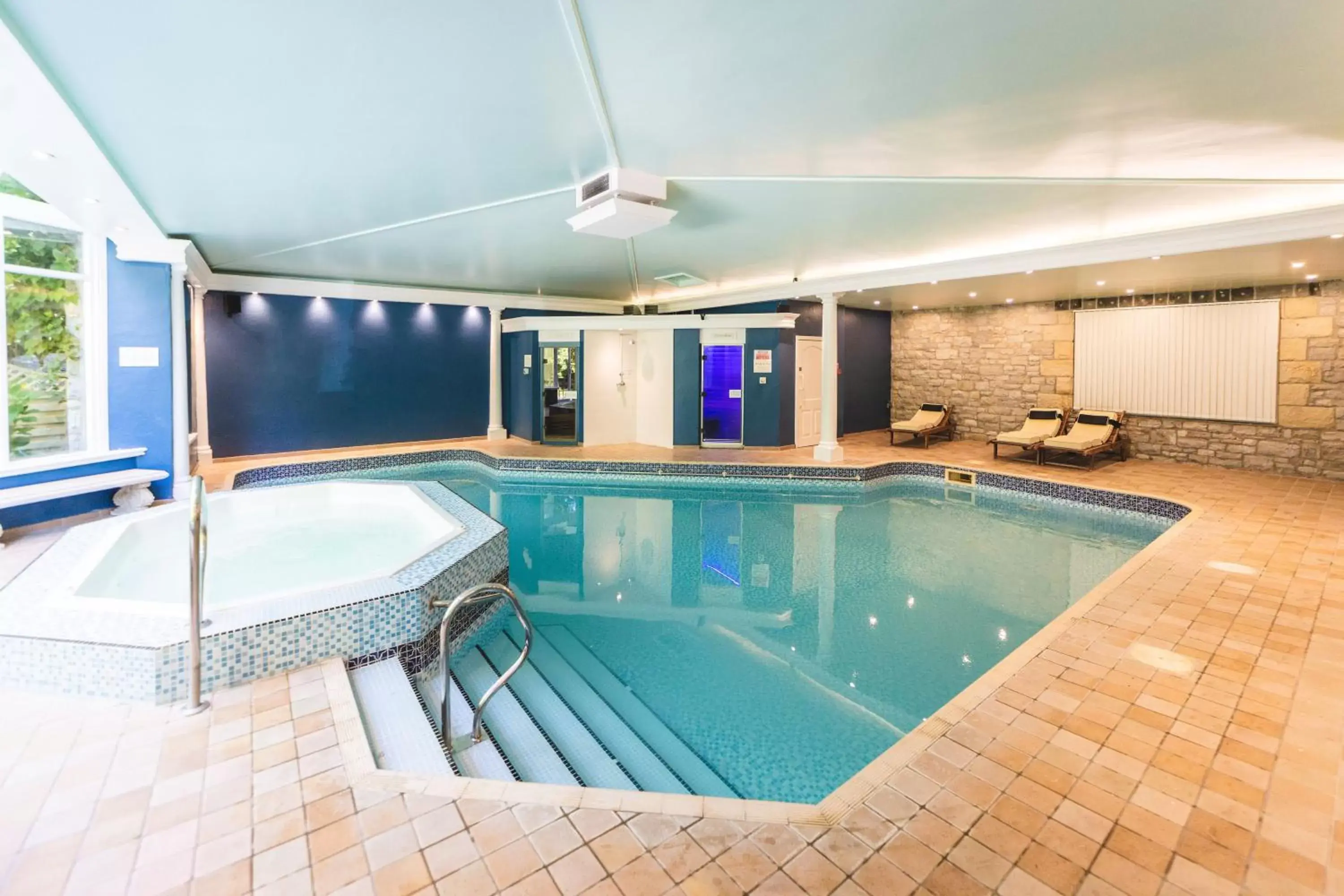 Swimming Pool in Grange Hotel