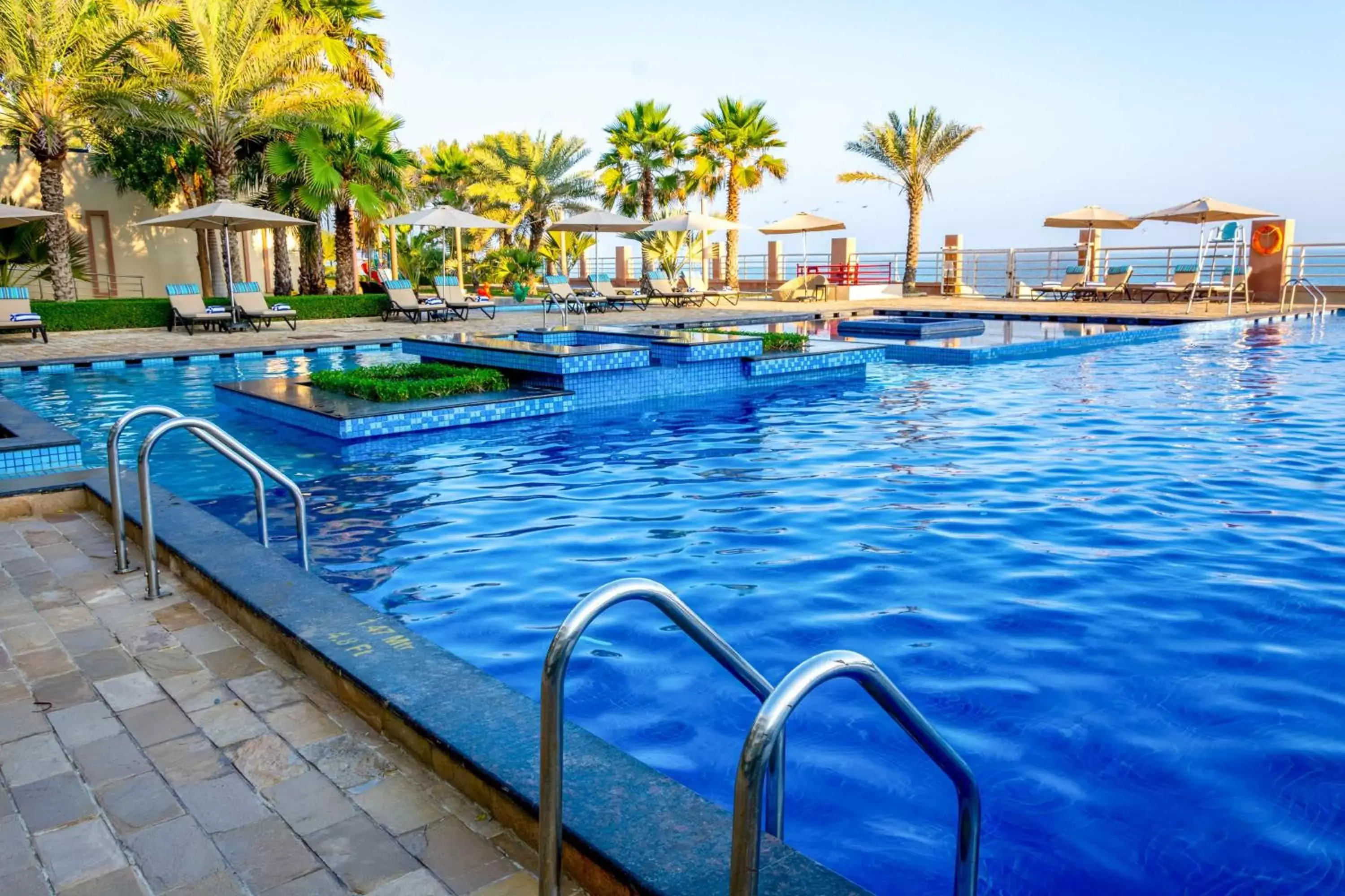 Pool view, Swimming Pool in Radisson Blu Hotel Sohar