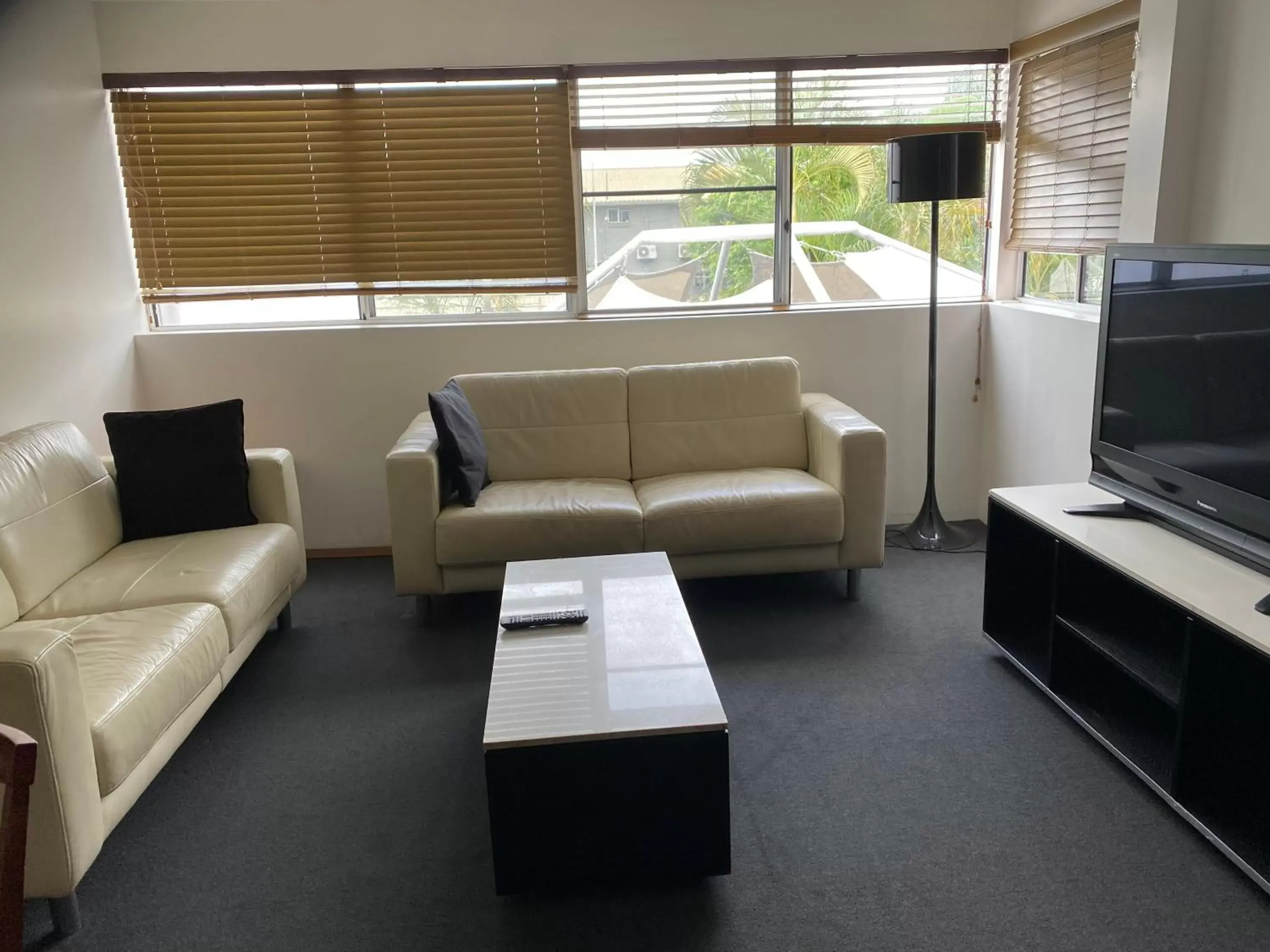 Seating Area in Cosmopolitan Motel & Serviced Apartments