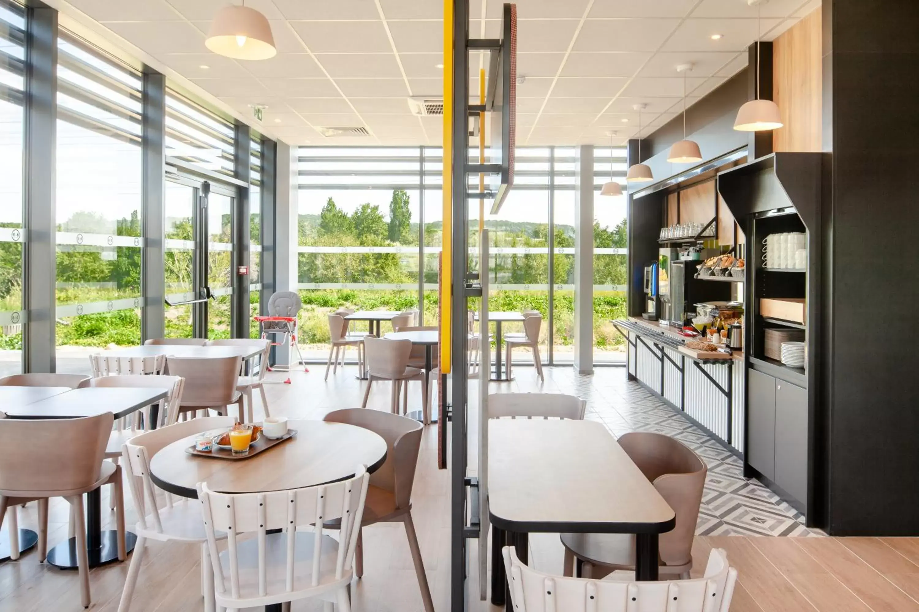 Buffet breakfast, Restaurant/Places to Eat in B&B HOTEL Igny Palaiseau