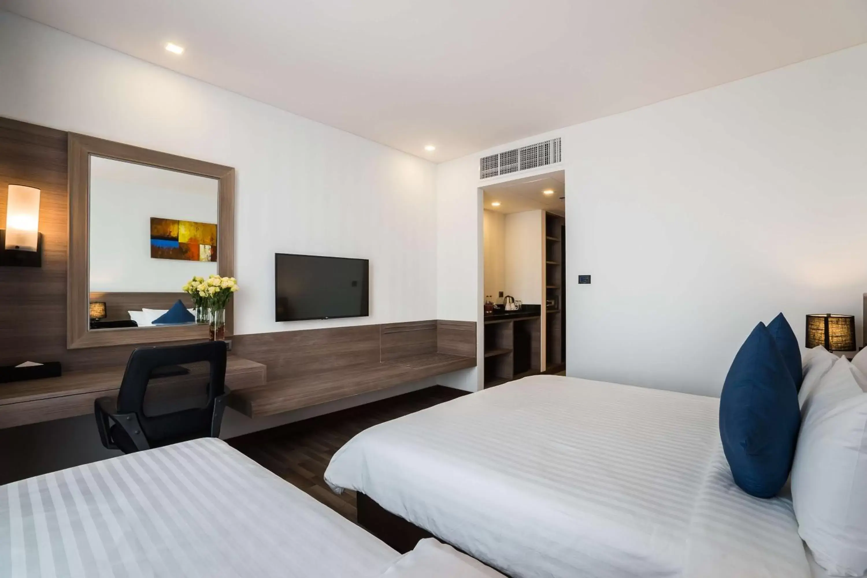Bedroom, TV/Entertainment Center in Best Western Plus Wanda Grand Hotel