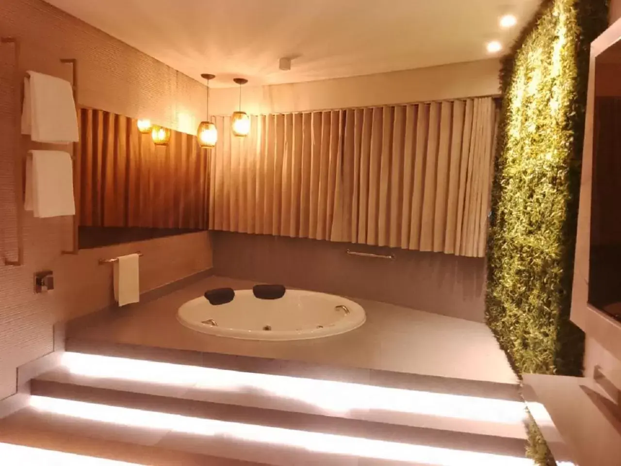 Hot Tub in Ramada Hotel & Suites Lagoa Santa By Wyndham
