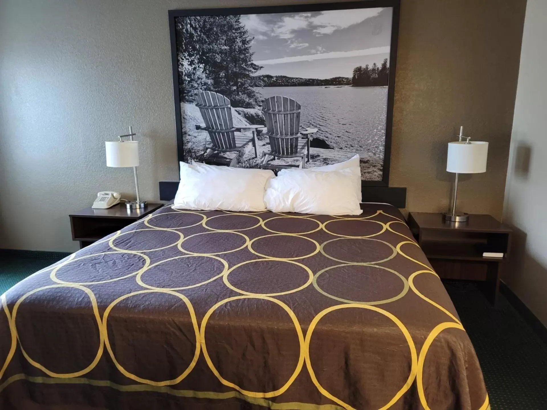 King Studio Suite - Non-Smoking in Super 8 by Wyndham Ionia MI King Studio Suite - Non-Smoking in Super 8 by Wyndham Ionia MI