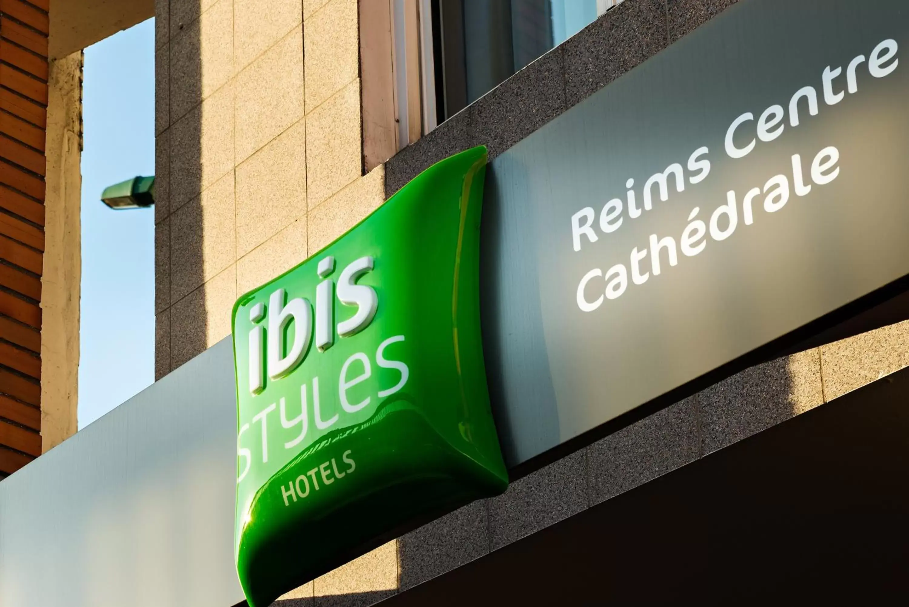 Facade/entrance, Property Logo/Sign in ibis Styles Reims Centre