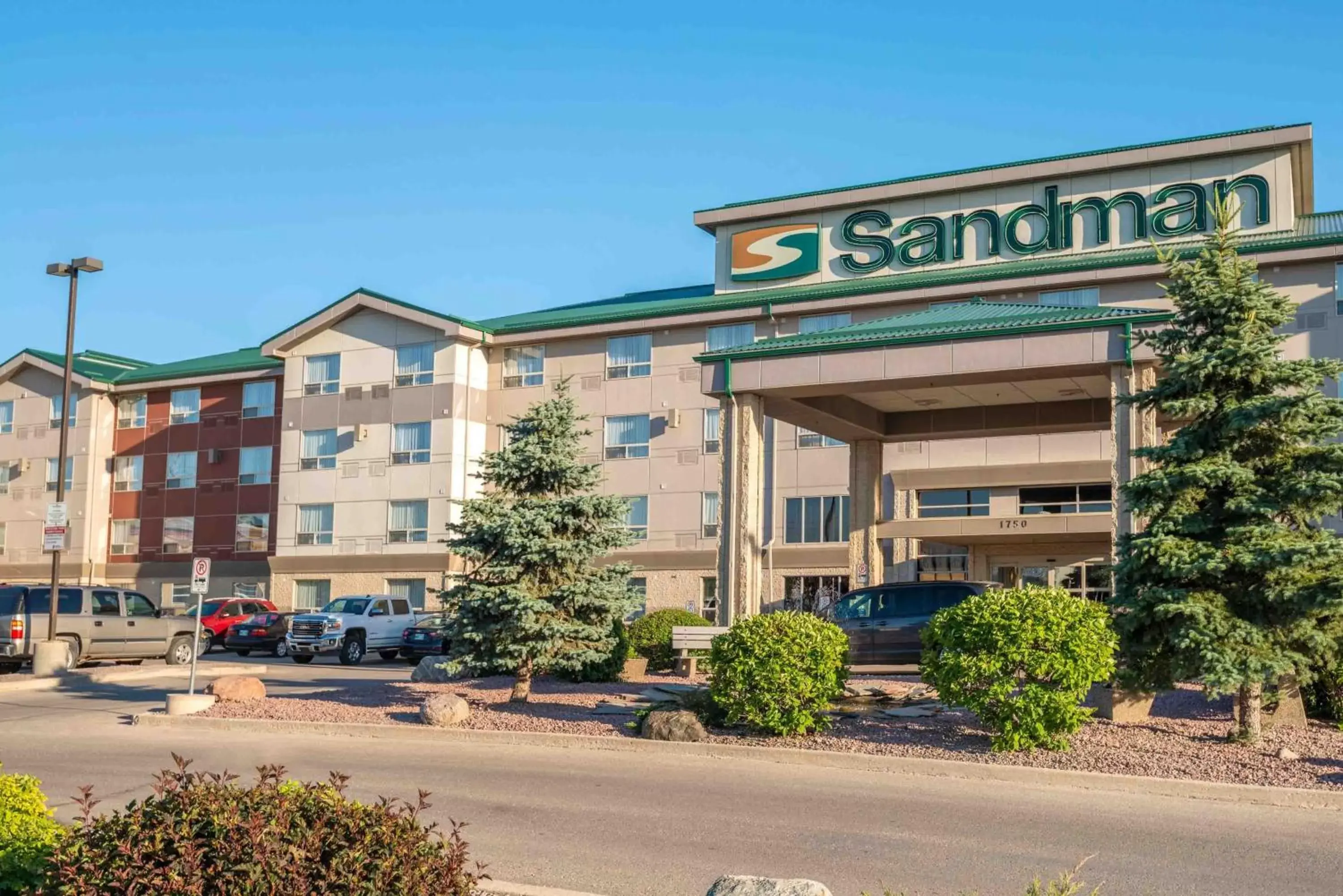 Property building in Sandman Hotel & Suites Winnipeg Airport