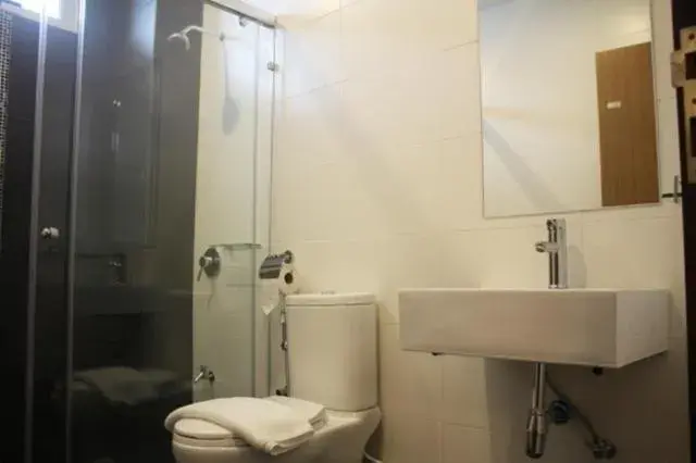 Bathroom in Fuller Hotel
