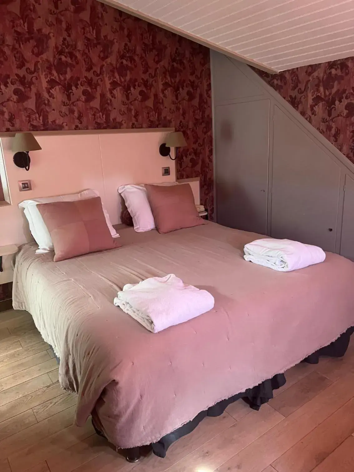 Double Room with Private External Bathroom in Hotel Le Ponteil Double Room with Private External Bathroom in Hotel Le Ponteil