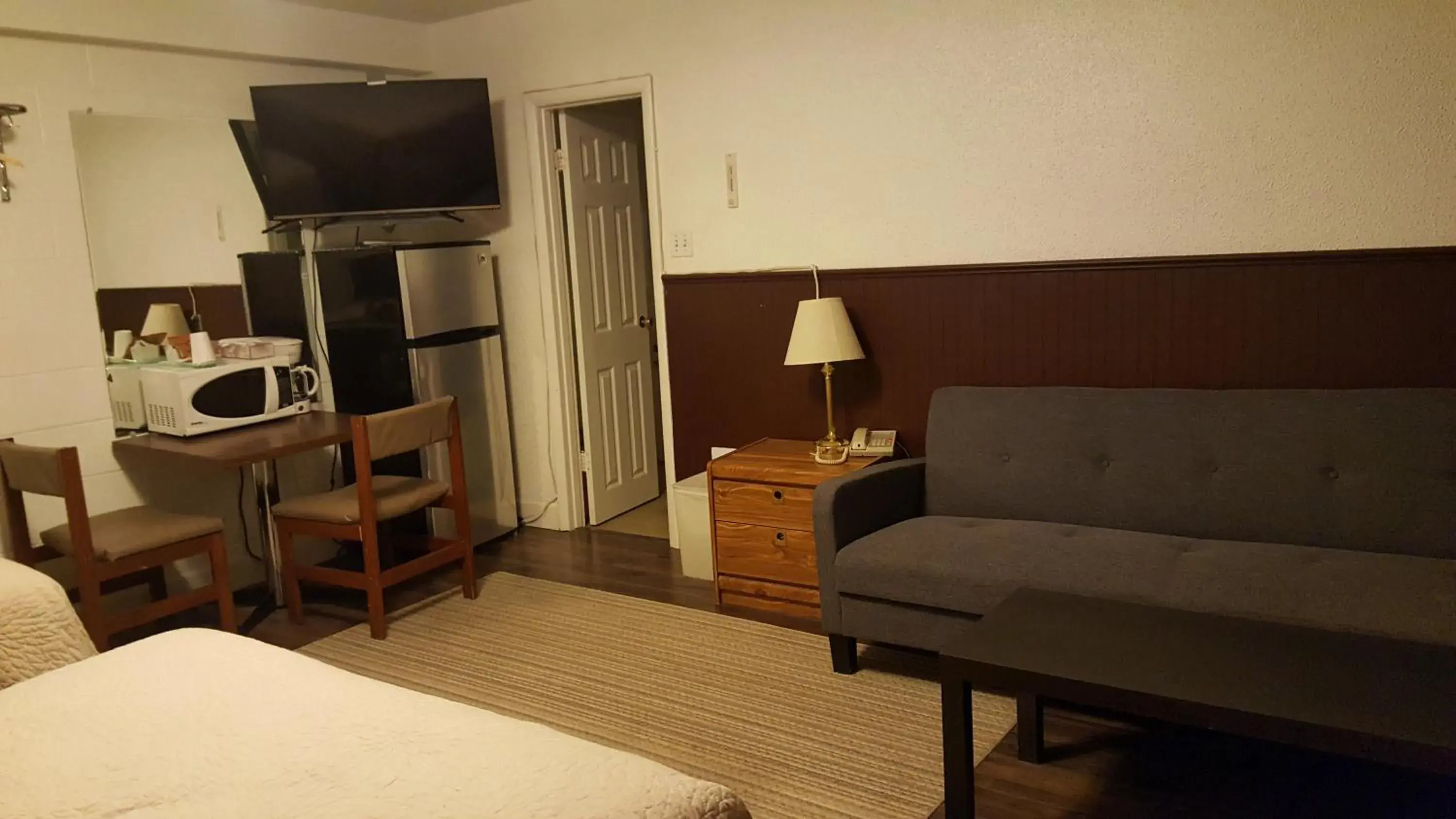 TV/Entertainment Center in Centennial Motel