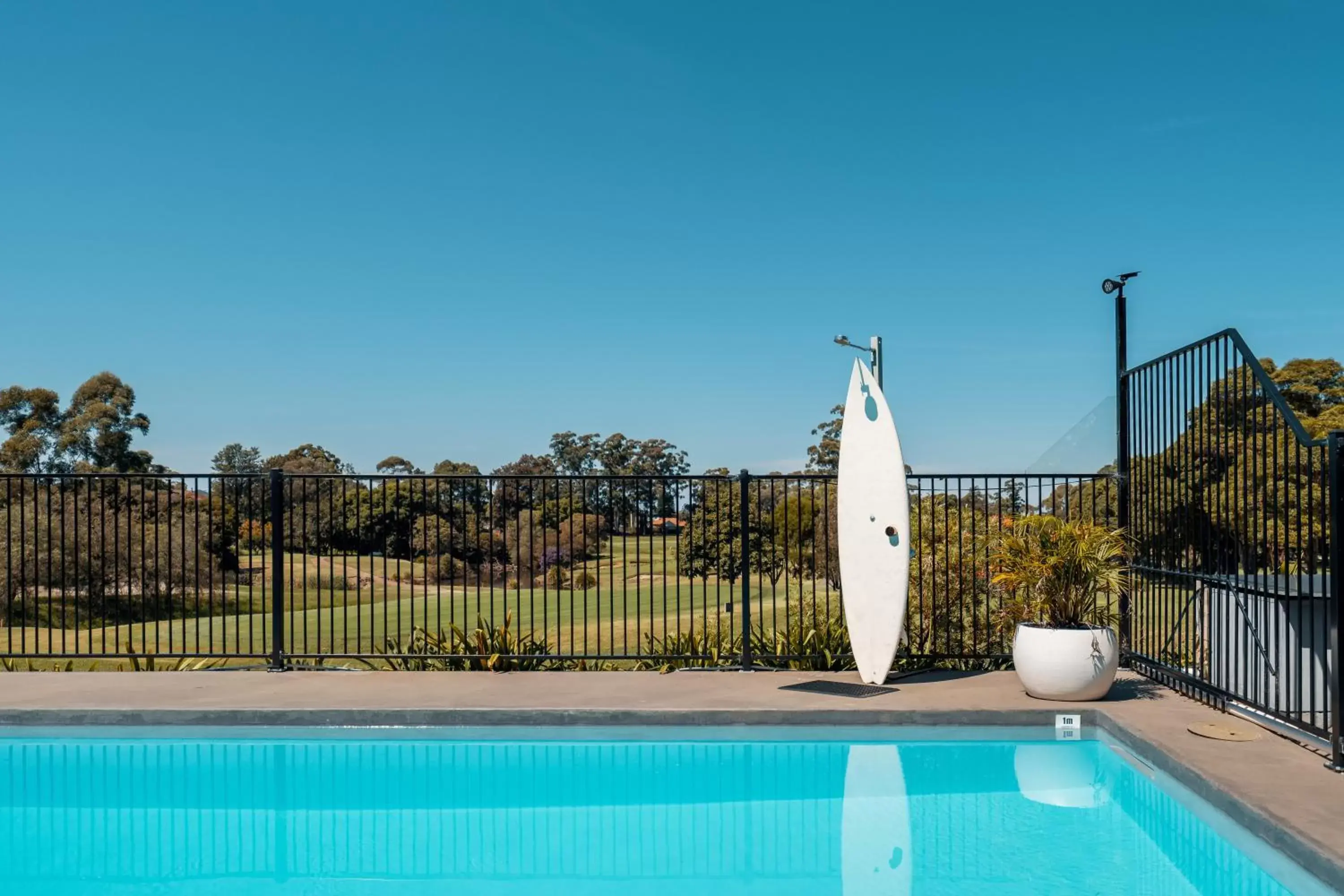 Property building, Swimming Pool in The Select Inn Ryde