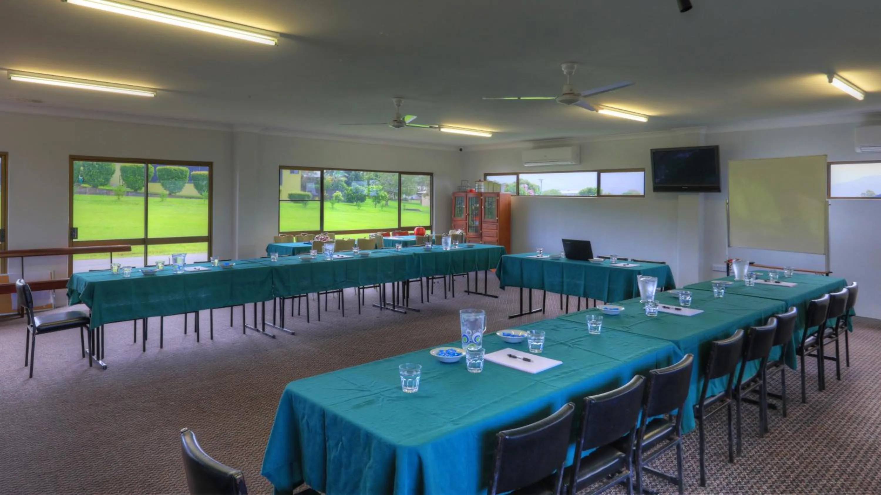 Banquet/Function facilities in Atherton Motel