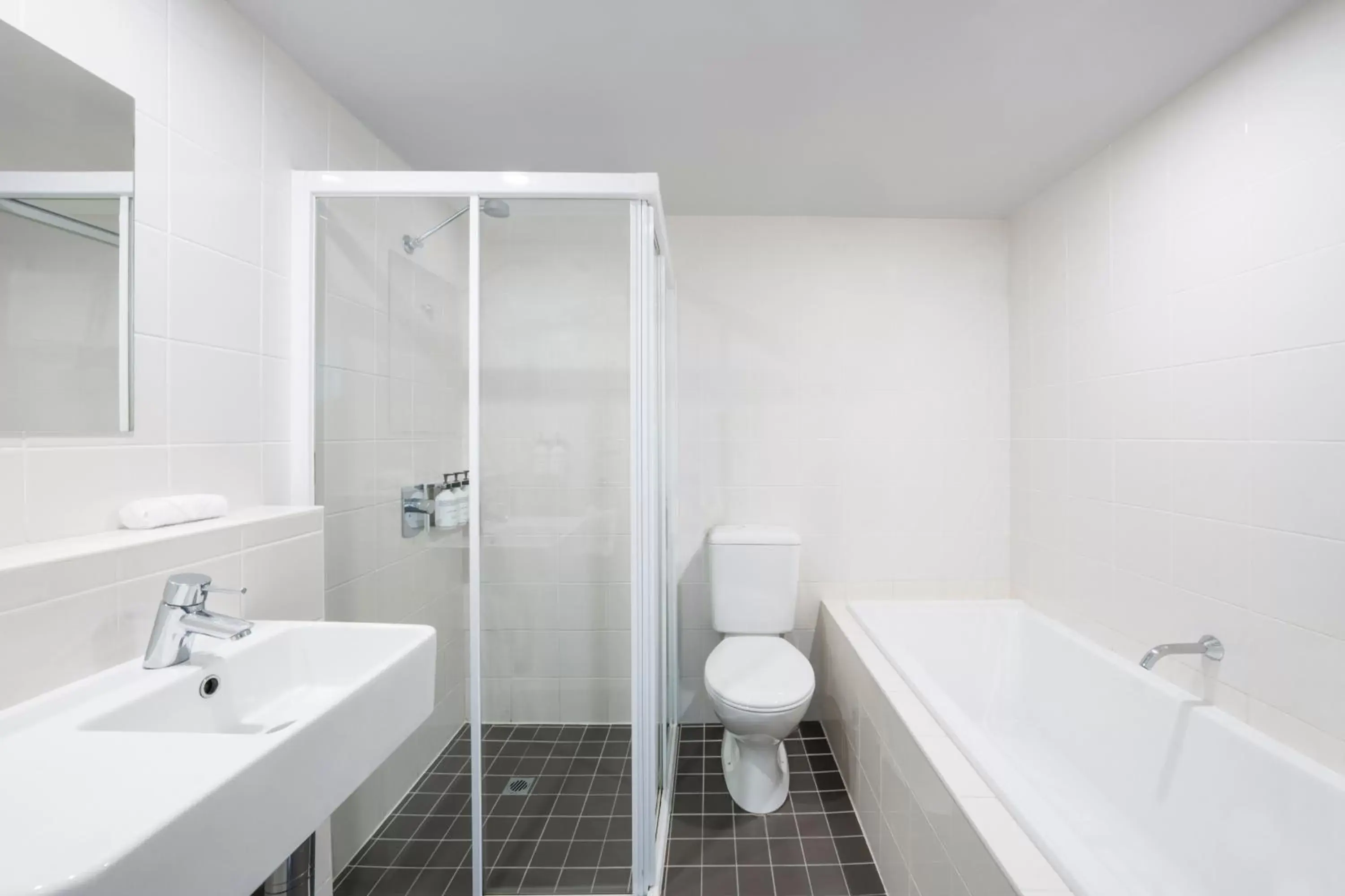 Bathroom in Travelodge Hotel Hobart