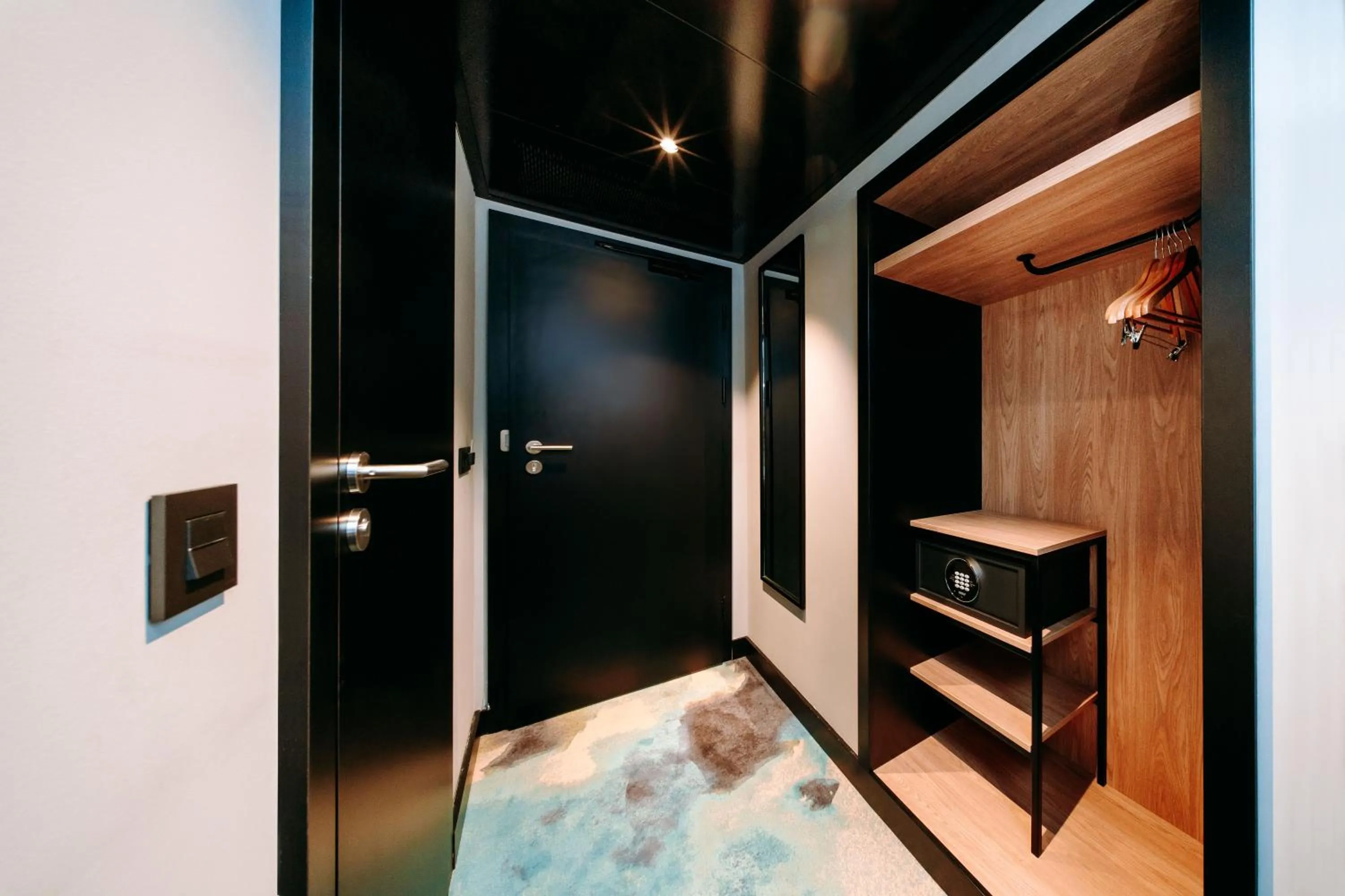 wardrobe in Hotel Mercure Toruń Centrum