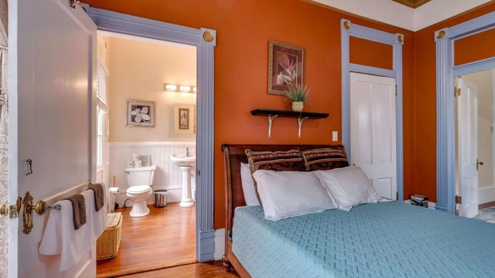 Bed in Forsyth Park 2 Bedroom Beauty