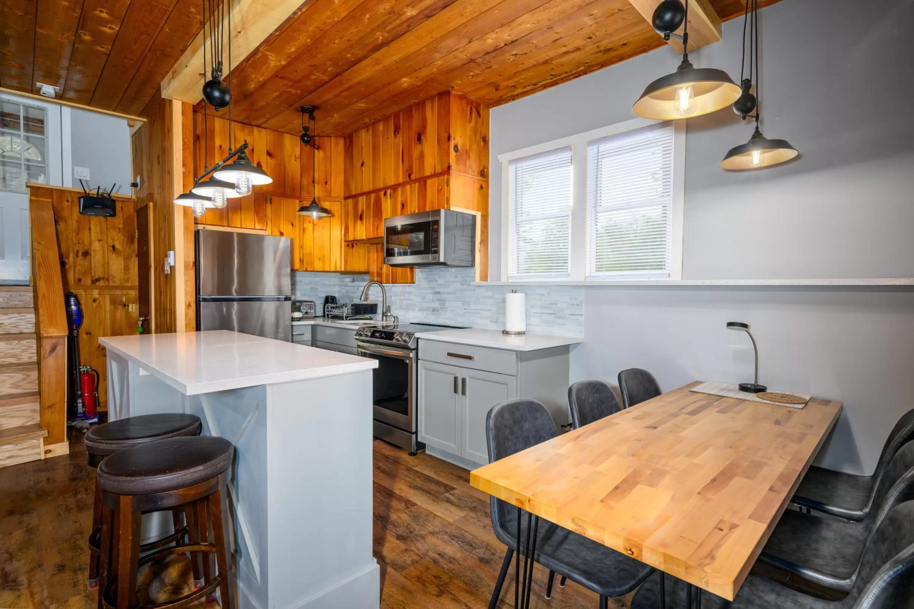 Kitchen/Kitchenette in Mountain Treasure Bed and Breakfast