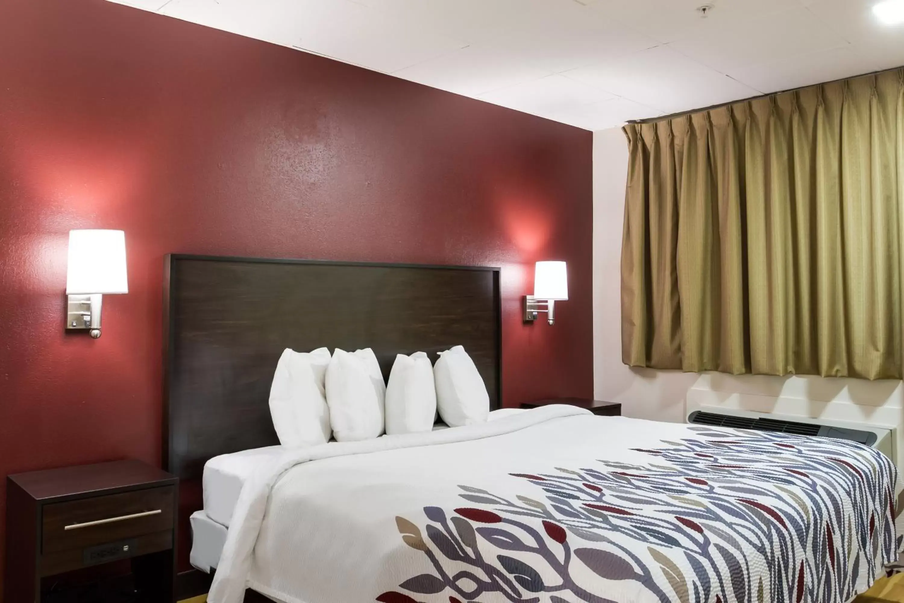 Photo of the whole room, Bed in Red Roof Inn York Downtown Photo of the whole room, Bed in Red Roof Inn York Downtown