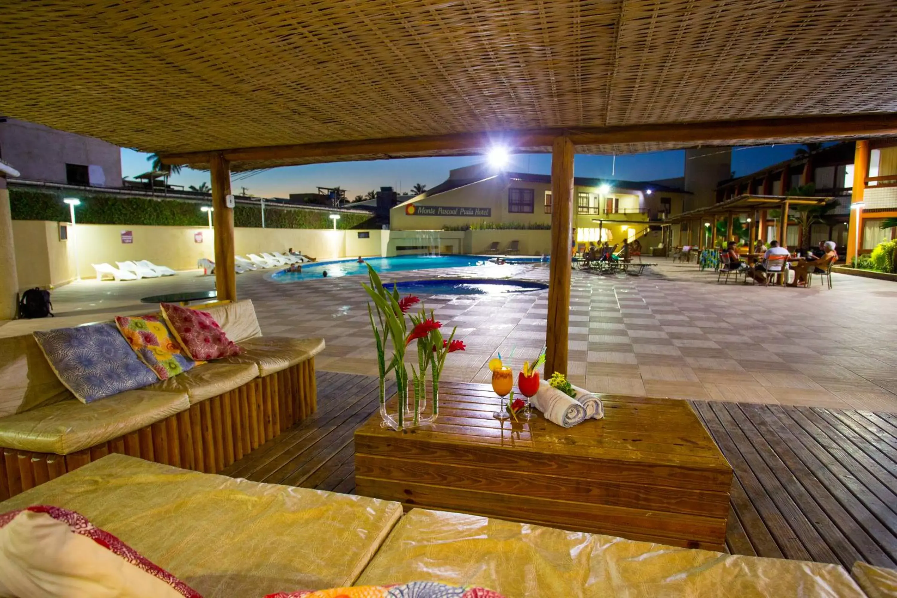 Lounge or bar, Swimming Pool in Monte Pascoal Praia Hotel