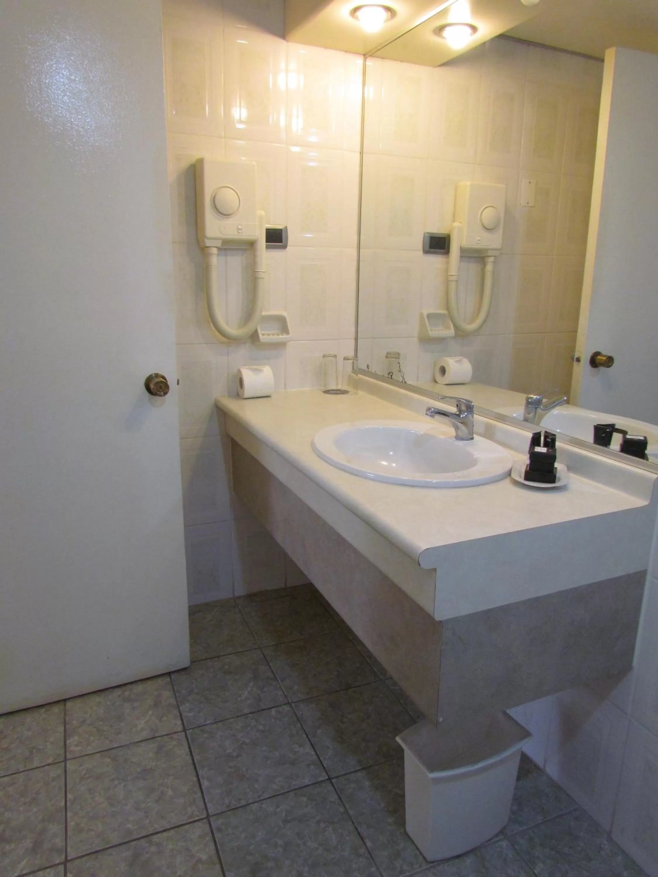 Shower in Hotel Gavina Express Arica