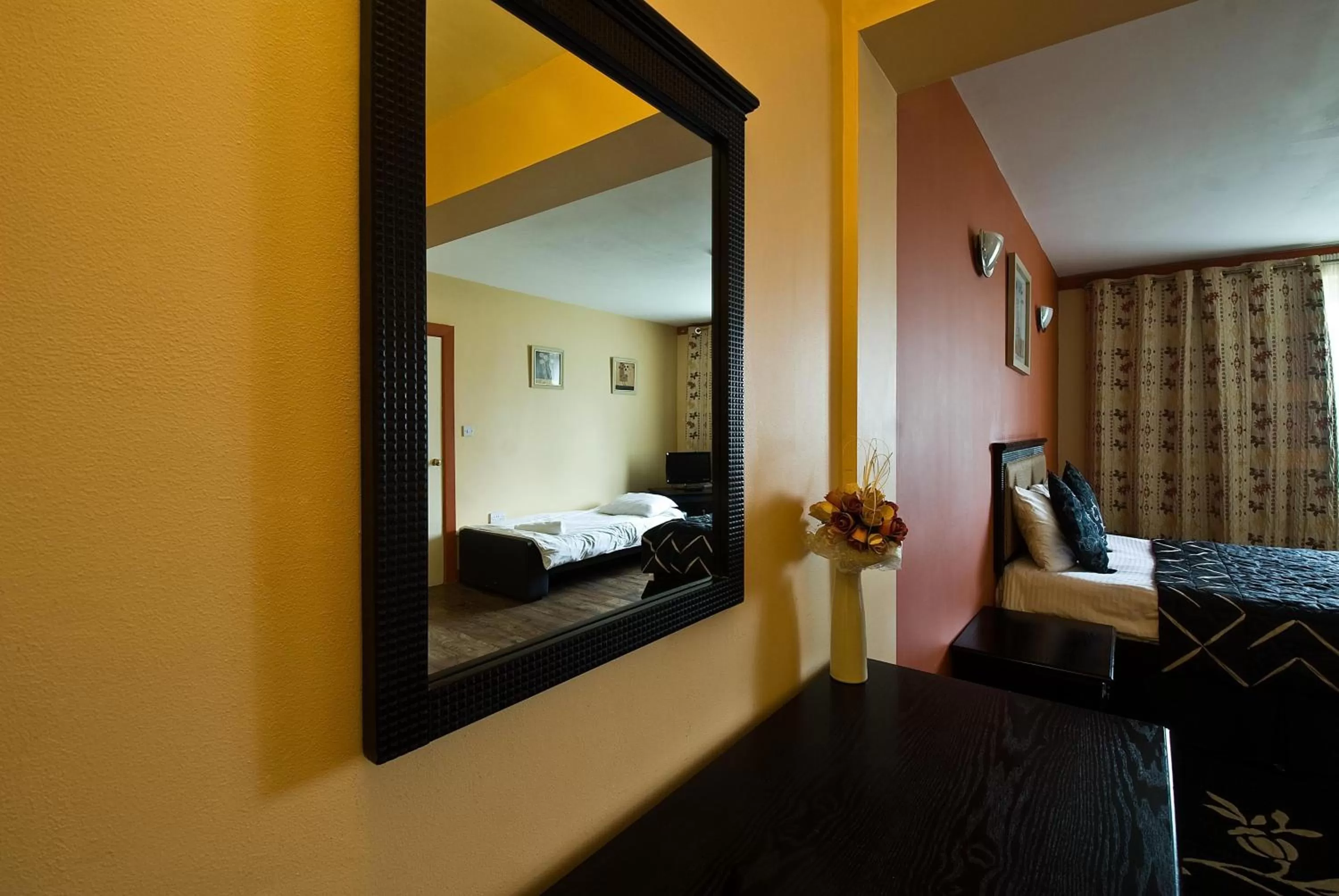 Photo of the whole room, Bed in Desalis Hotel London Stansted