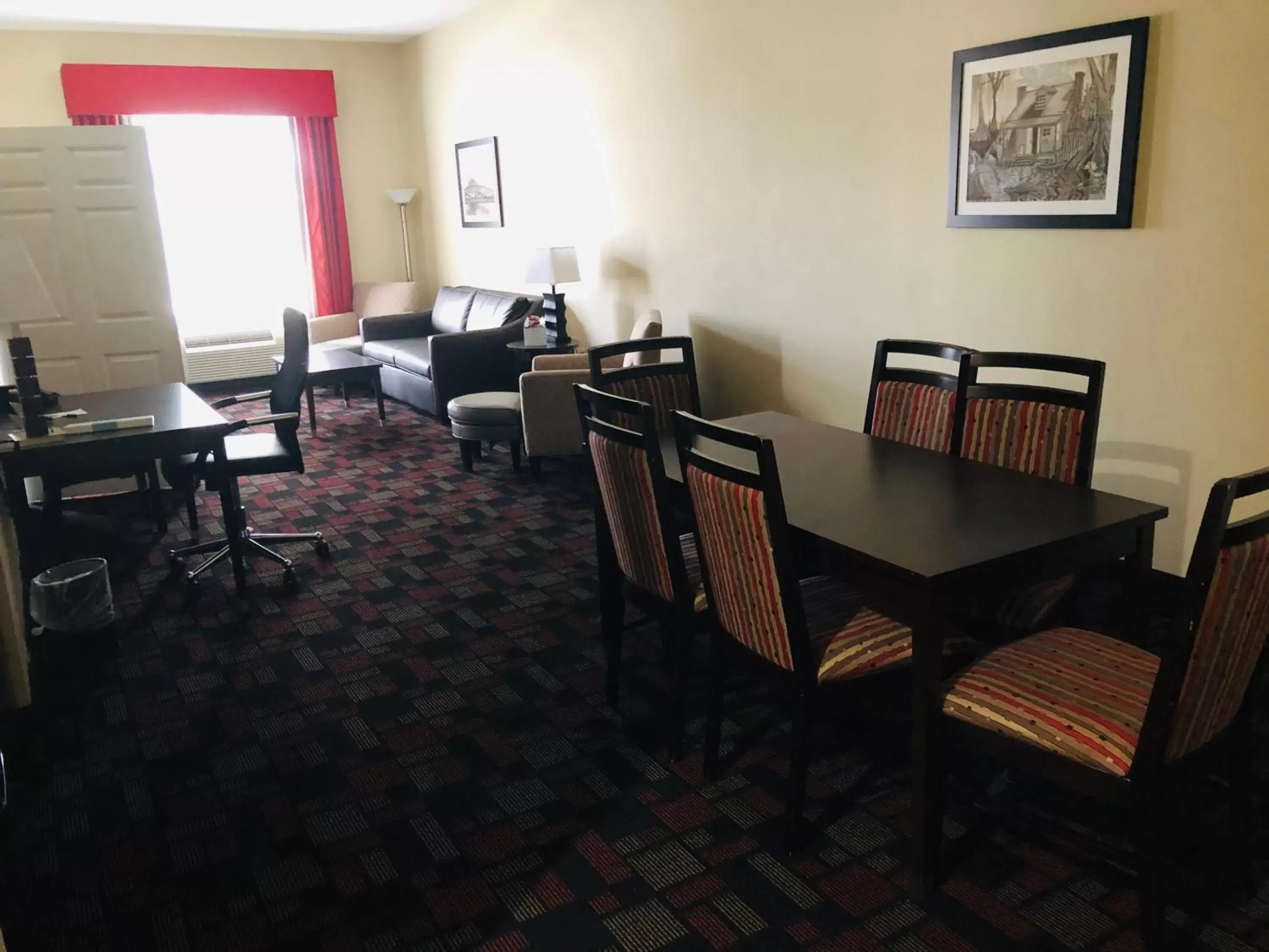 Living room, Dining Area in Wingate by Wyndham Lake Charles Casino Area