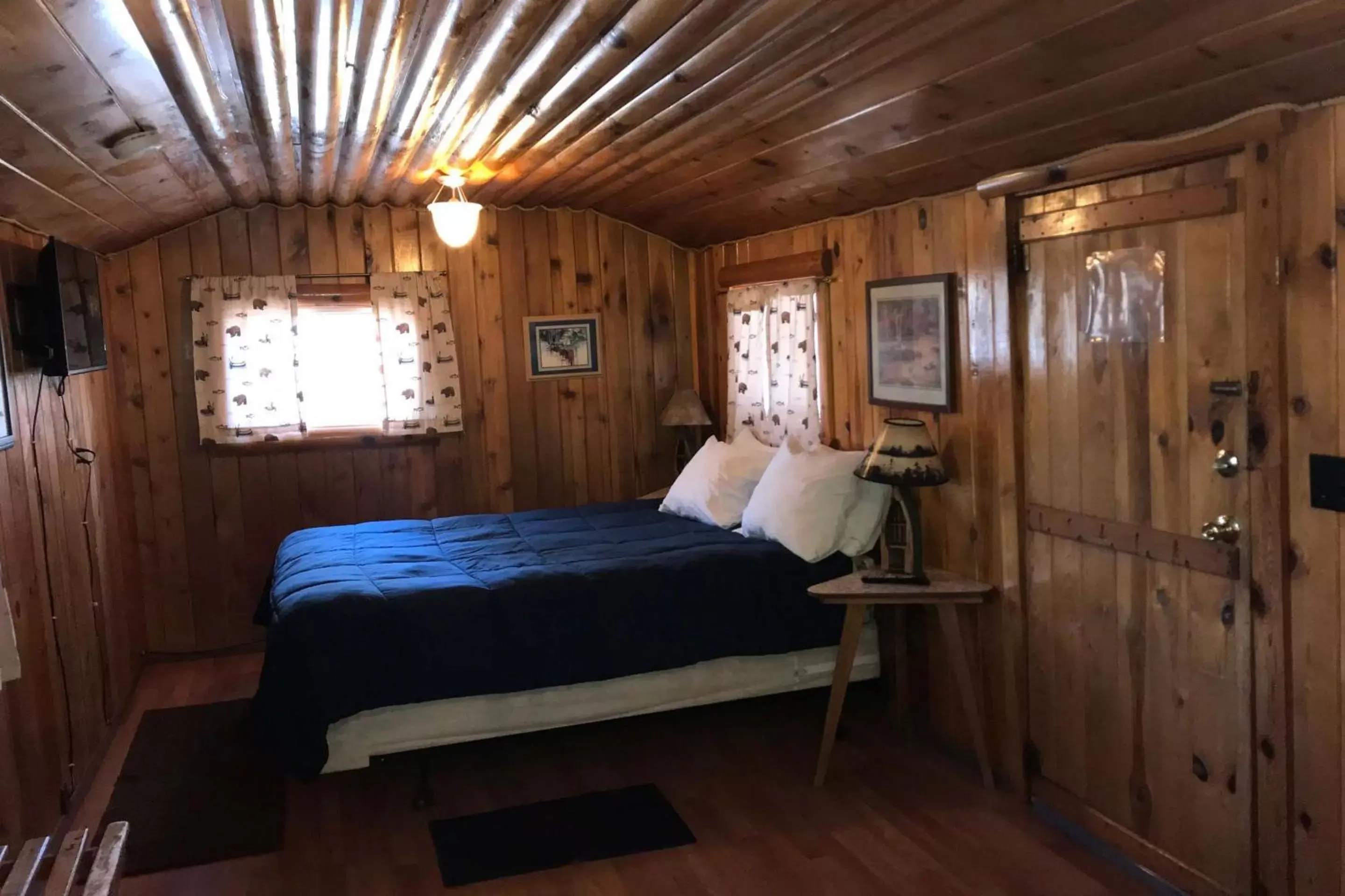 Bed in Elkhorn Lodge