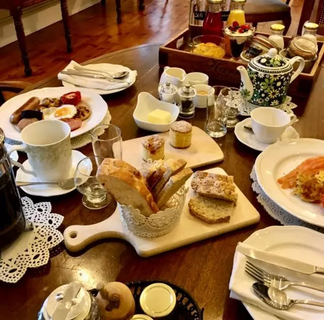 Restaurant/places to eat in Tom Blake House