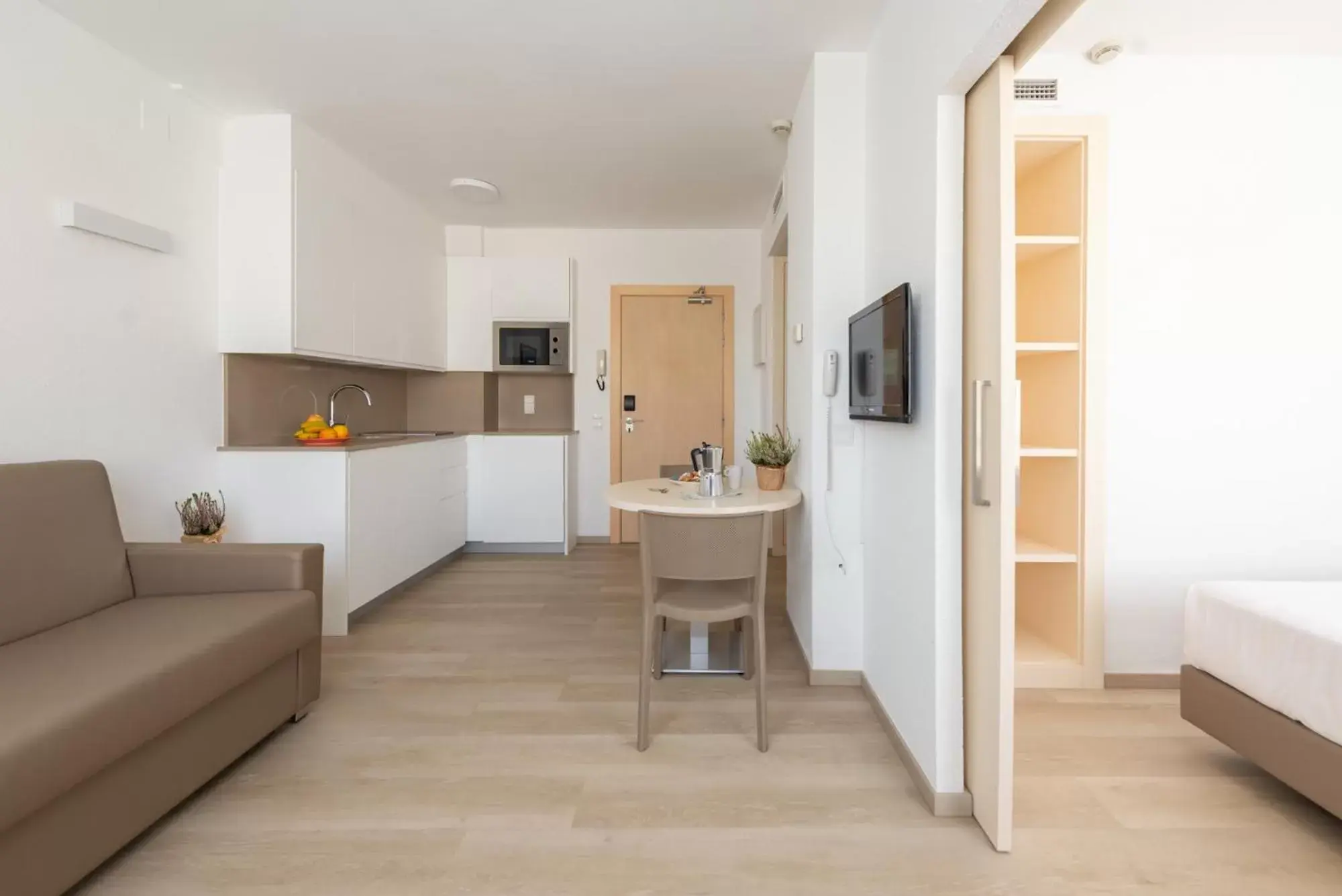 Kitchen/Kitchenette in Atenea Park Suites & Apartments