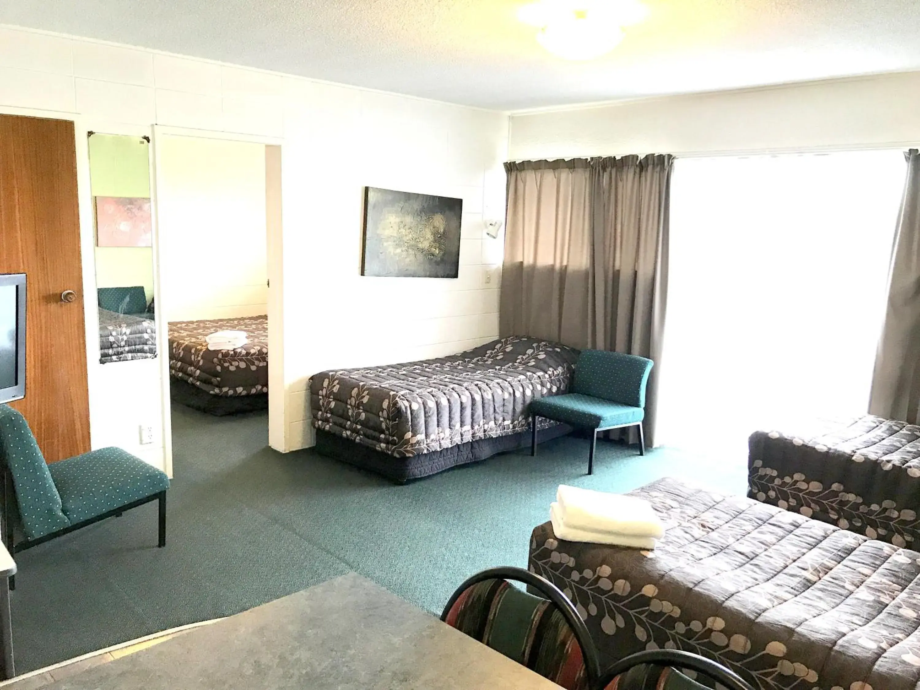 Living room, Bed in Greenview Motel