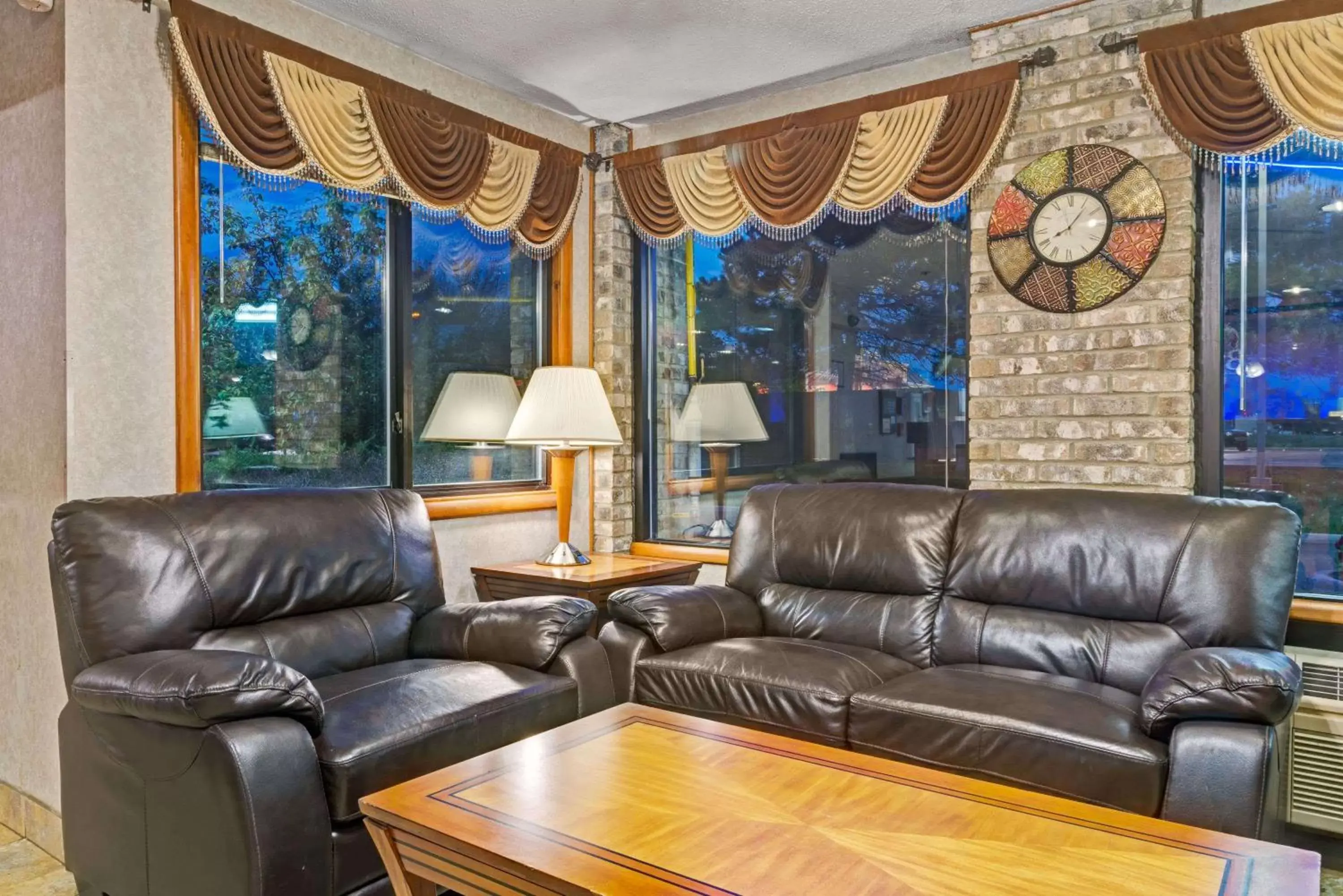 Lobby or reception, Seating Area in Baymont by Wyndham Washington Court House