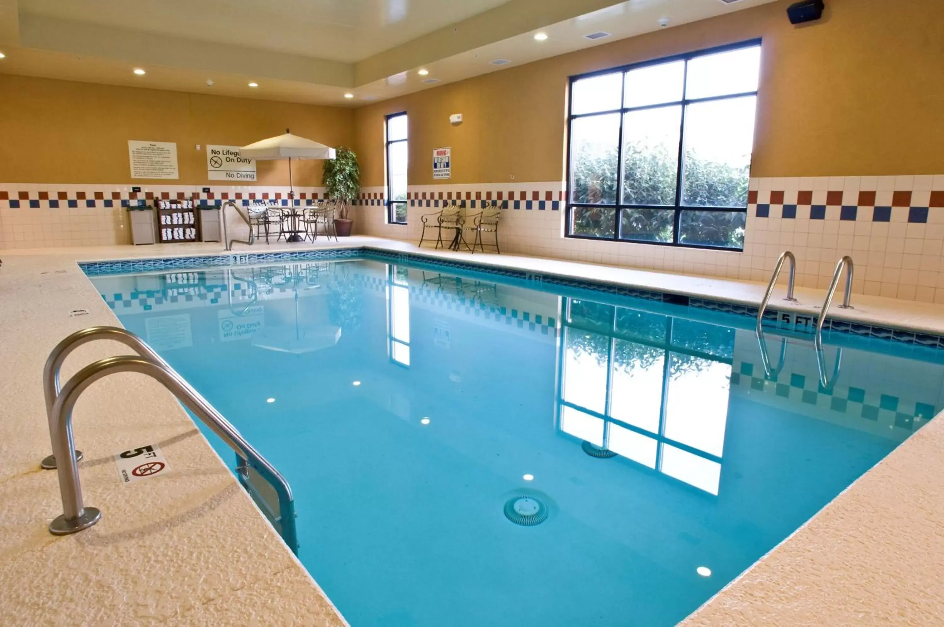 Pool view in Hampton Inn & Suites Cincinnati-Union Centre Pool view in Hampton Inn & Suites Cincinnati-Union Centre