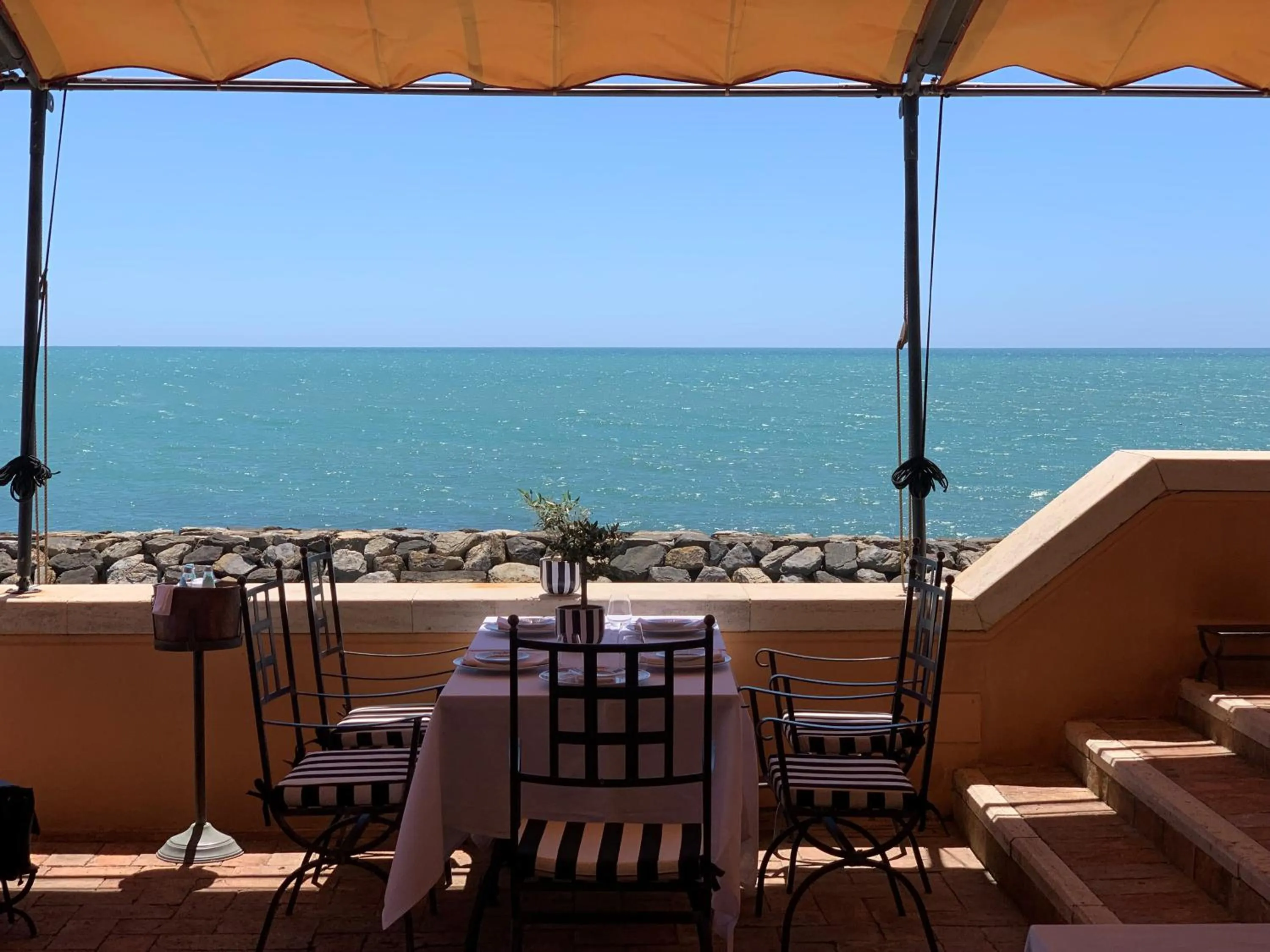 Restaurant/places to eat in La Posta Vecchia Hotel