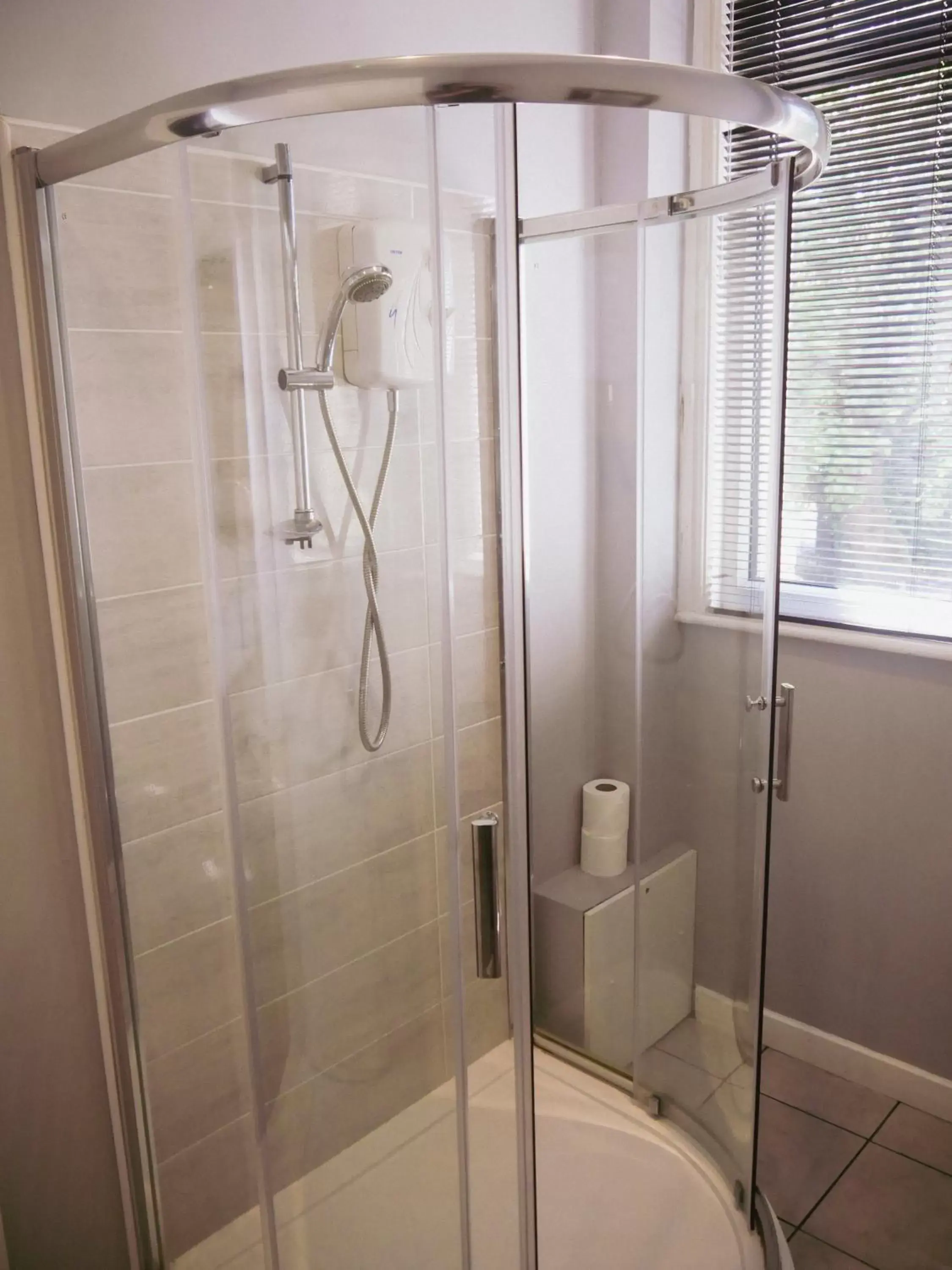 Shower, Bathroom in Hotel Anfield