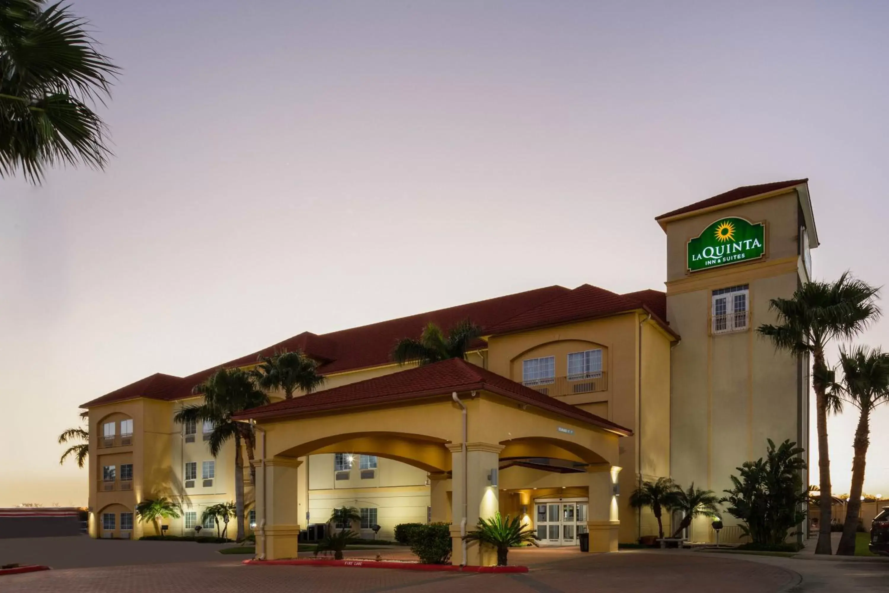 Property Building in La Quinta Inn Suites by Wyndham Raymondville Harlingen