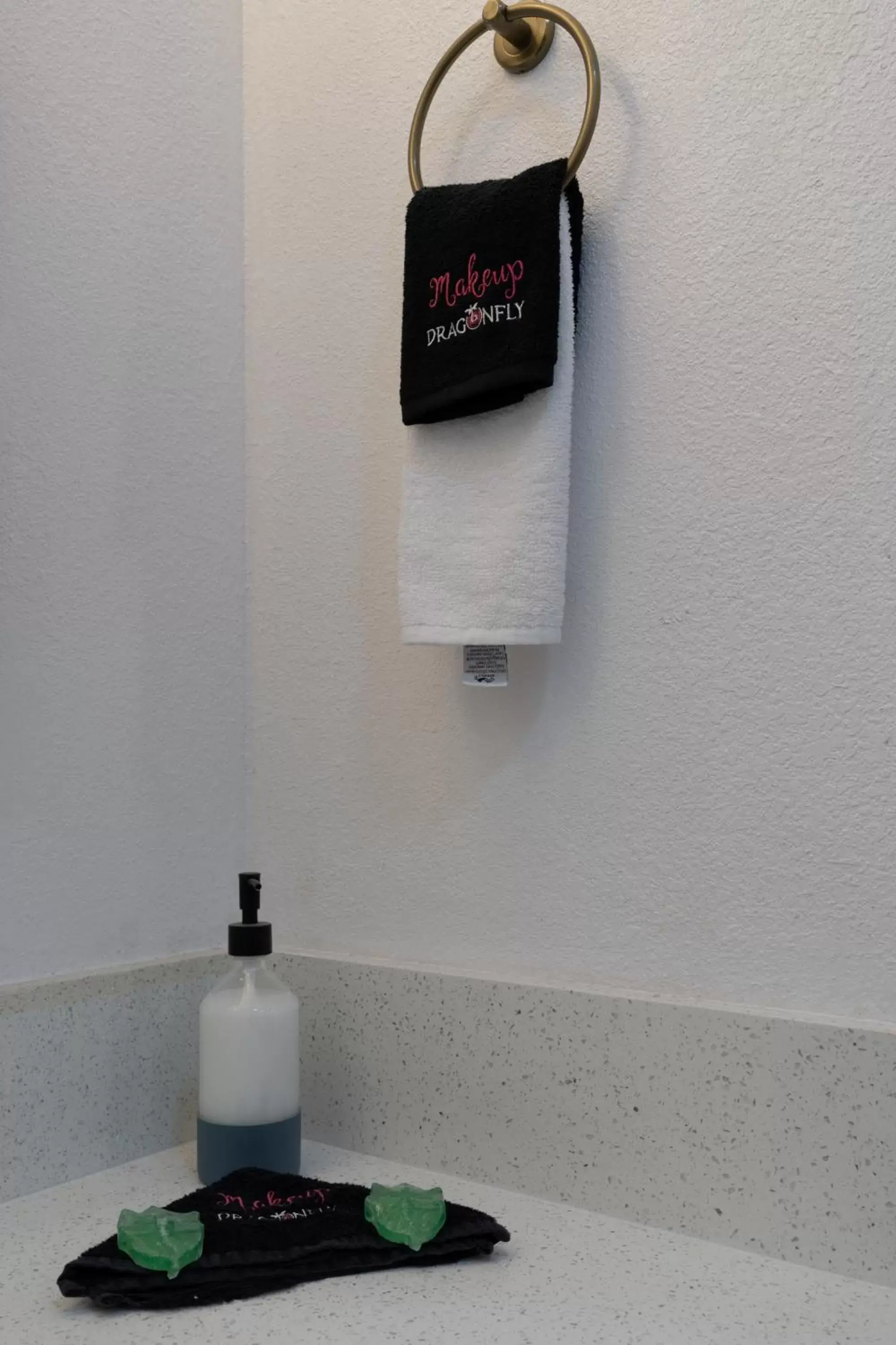 towels, Bathroom in Dragonfly Inn & Suites