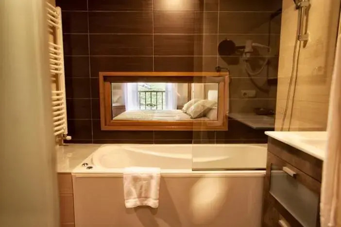 Bathroom in Hotel & Spa Villa de Mestas
