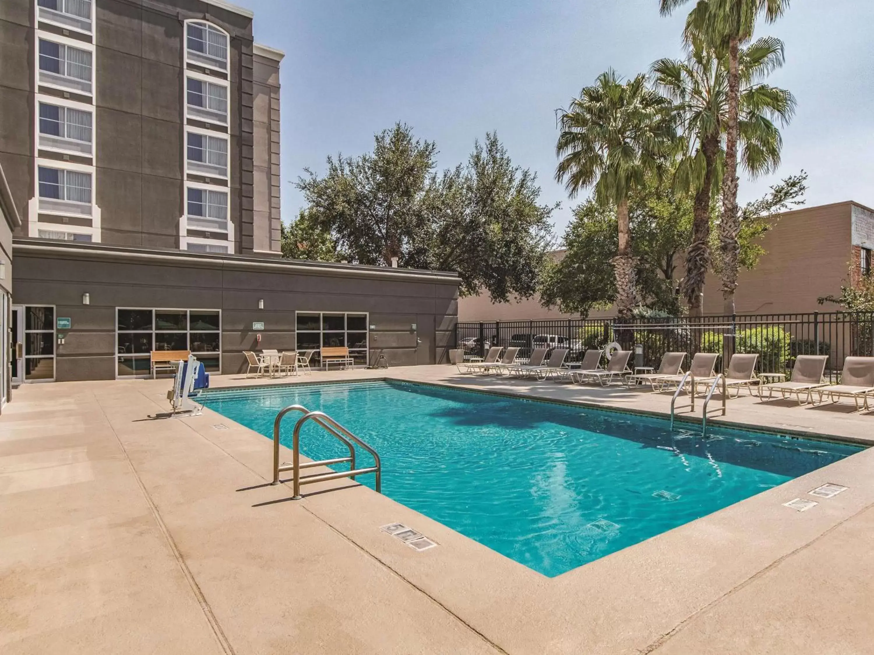 Pool view, Swimming Pool in La Quinta Inn & Suites by Wyndham San Antonio Downtown