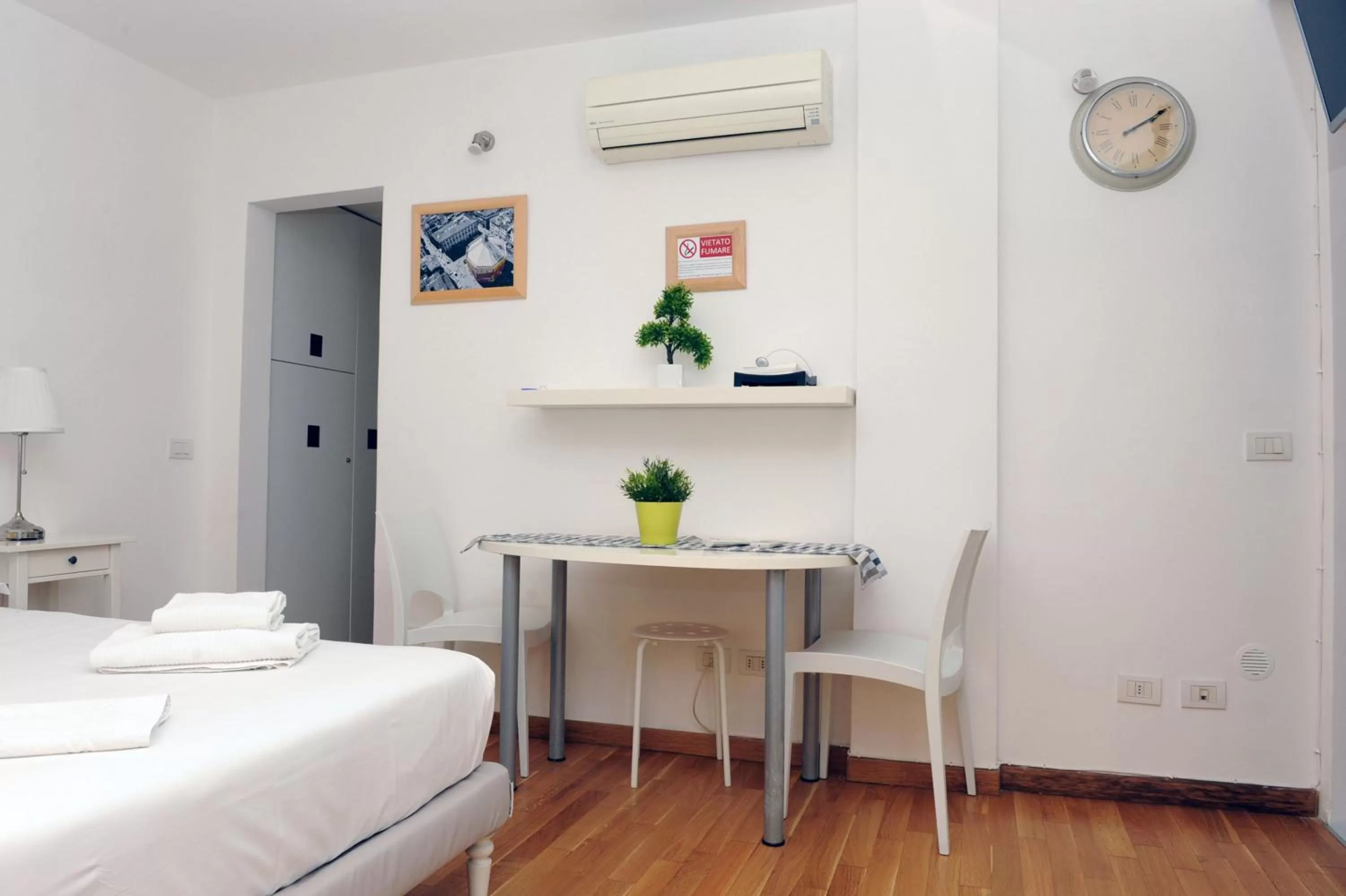 Photo of the whole room, Bed in Pontevecchio Relais