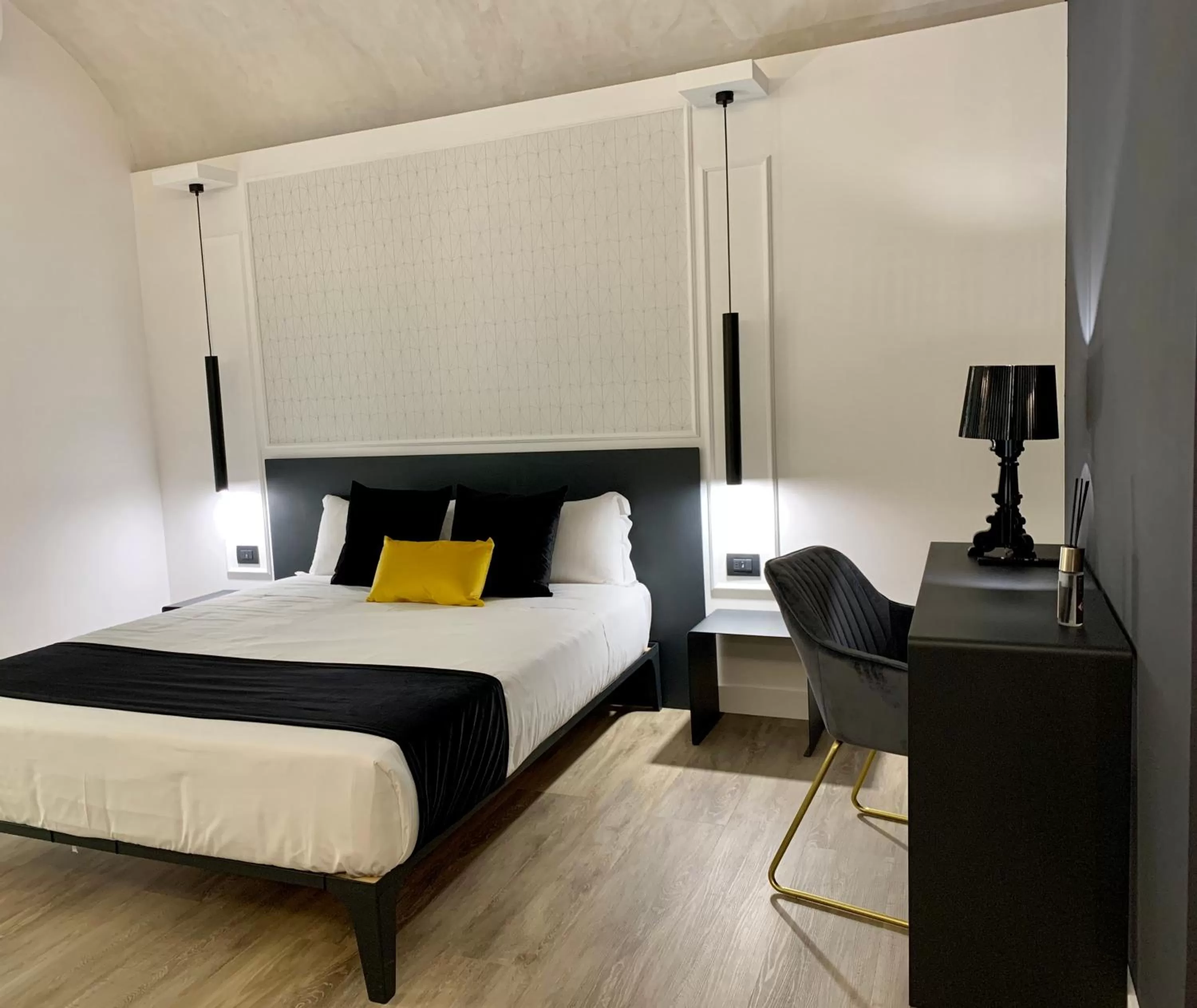 Bedroom, Bed in Toledo Boutique Rooms