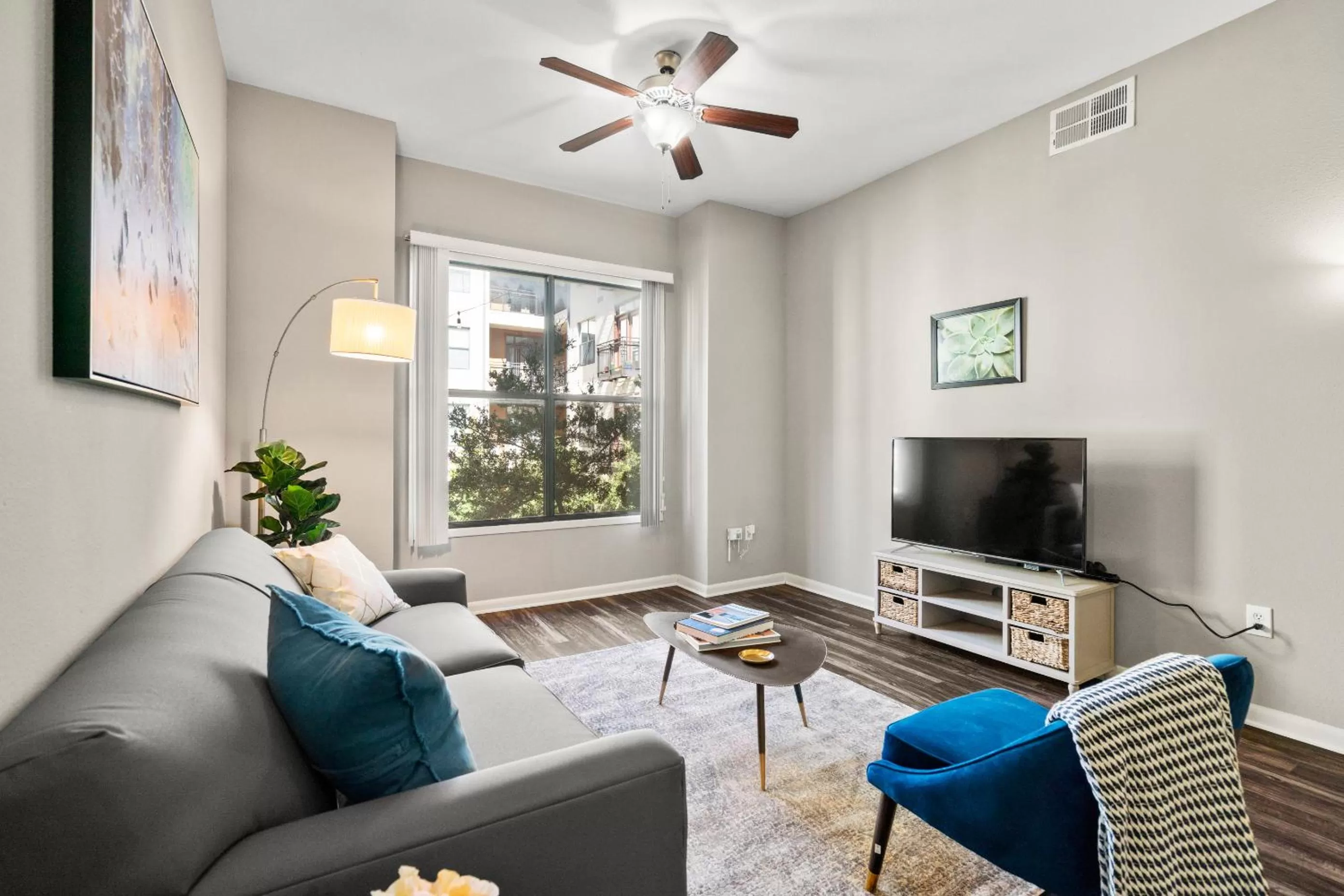 Two-Bedroom Apartment (Self Check-in with Virtual Front Desk) in Kasa Legacy Town Center Plano