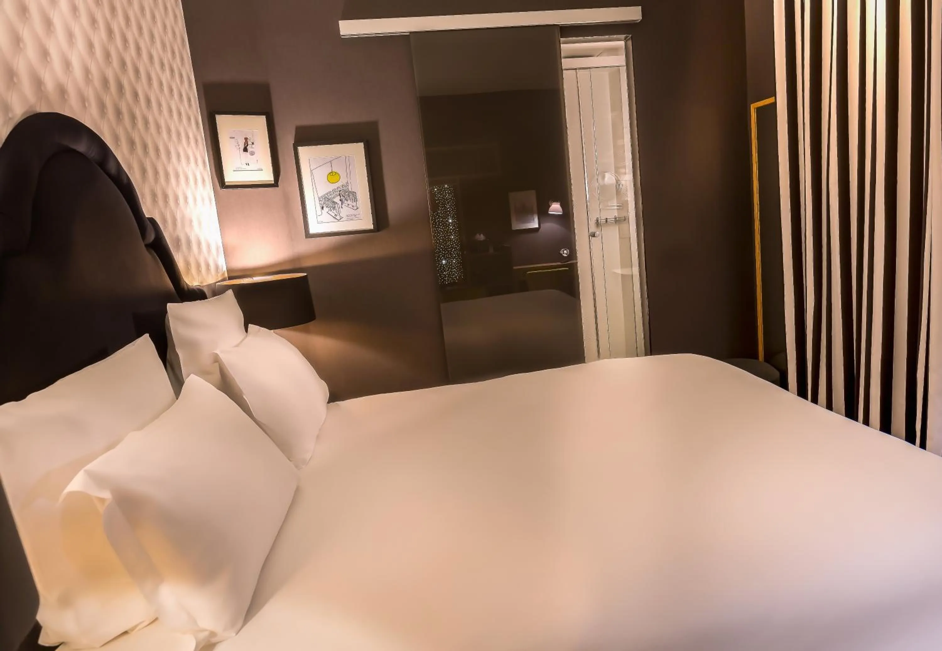 Bedroom, Bed in Hôtel La Parizienne - Proche Montparnasse