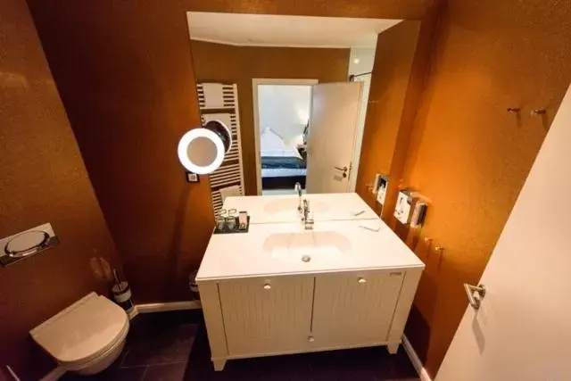 Bathroom in Hotel Zum Zeppelin Hamburg
