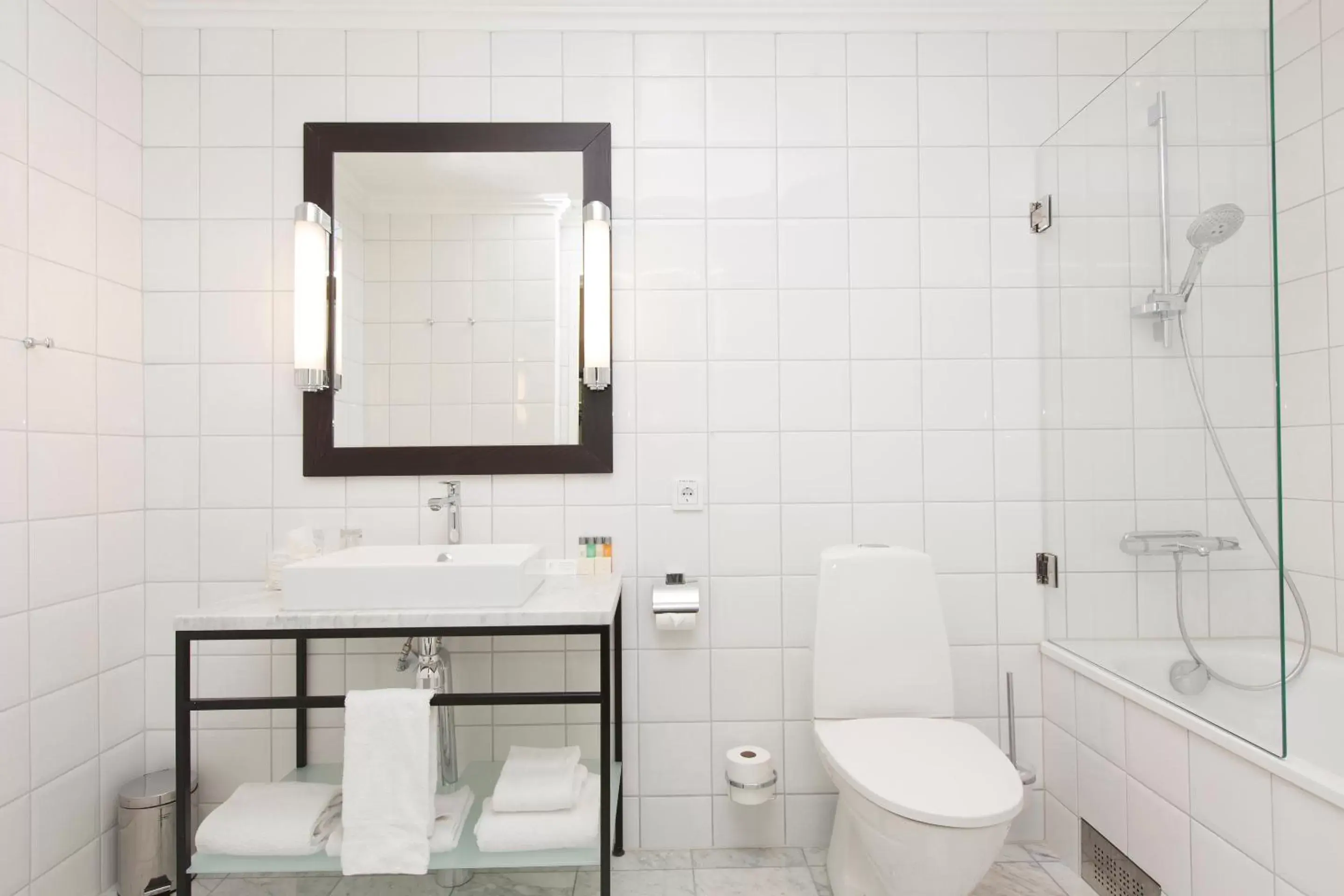 Bathroom in Elite Hotel Savoy