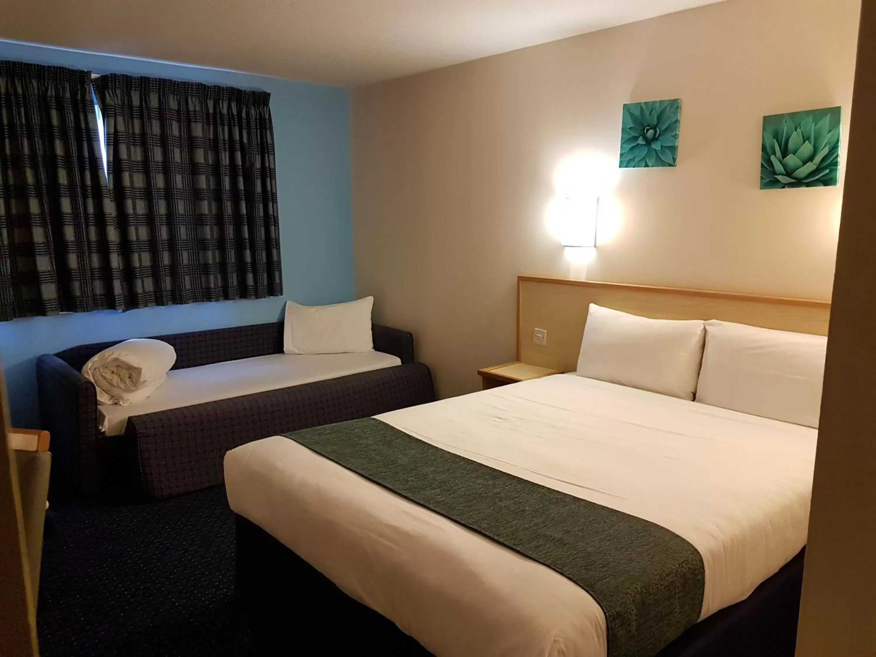 Bed in Days Inn Sutton Scotney North Bed in Days Inn Sutton Scotney North